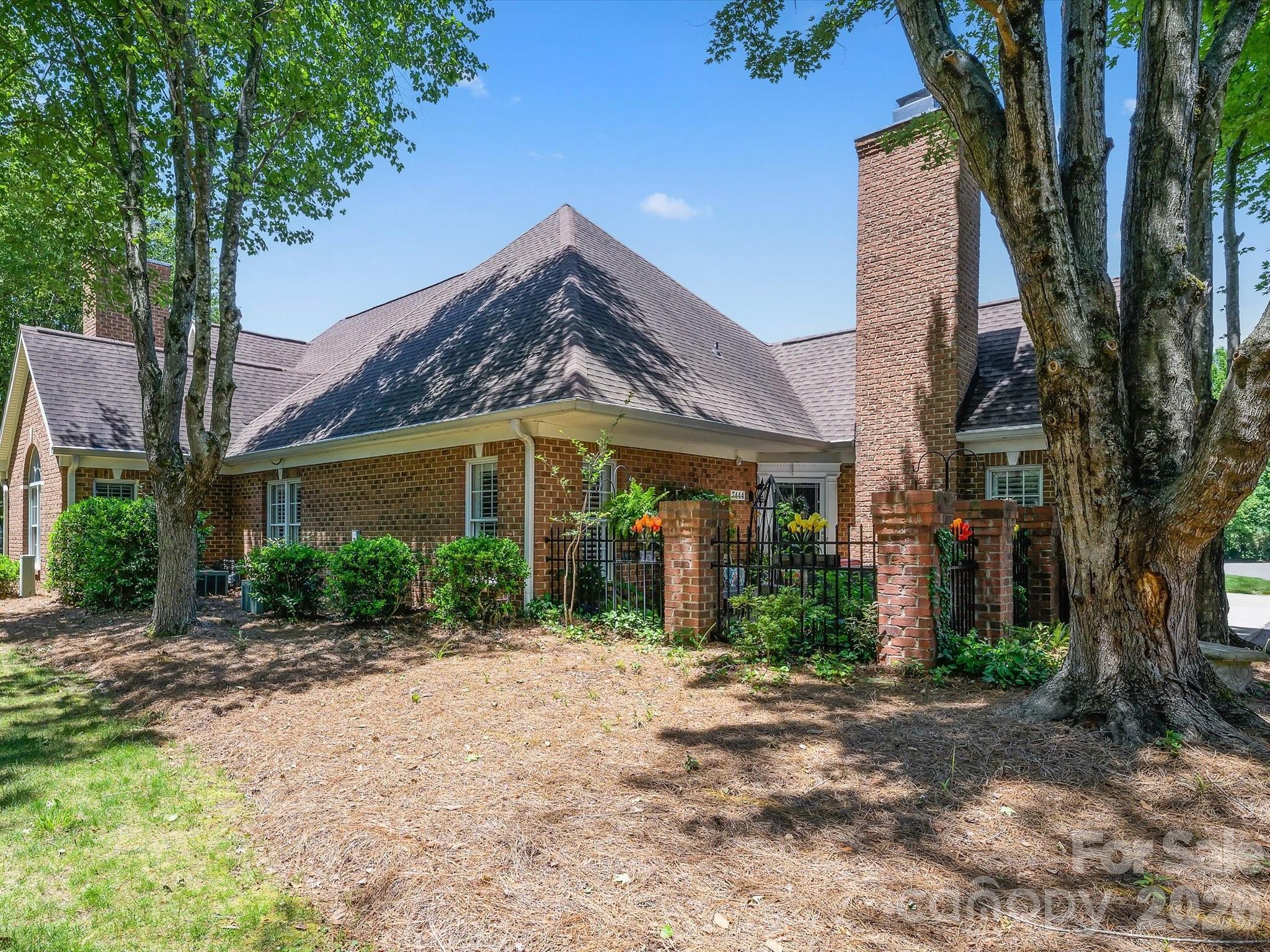 7444 Hurstbourne Green Drive — Charlotte