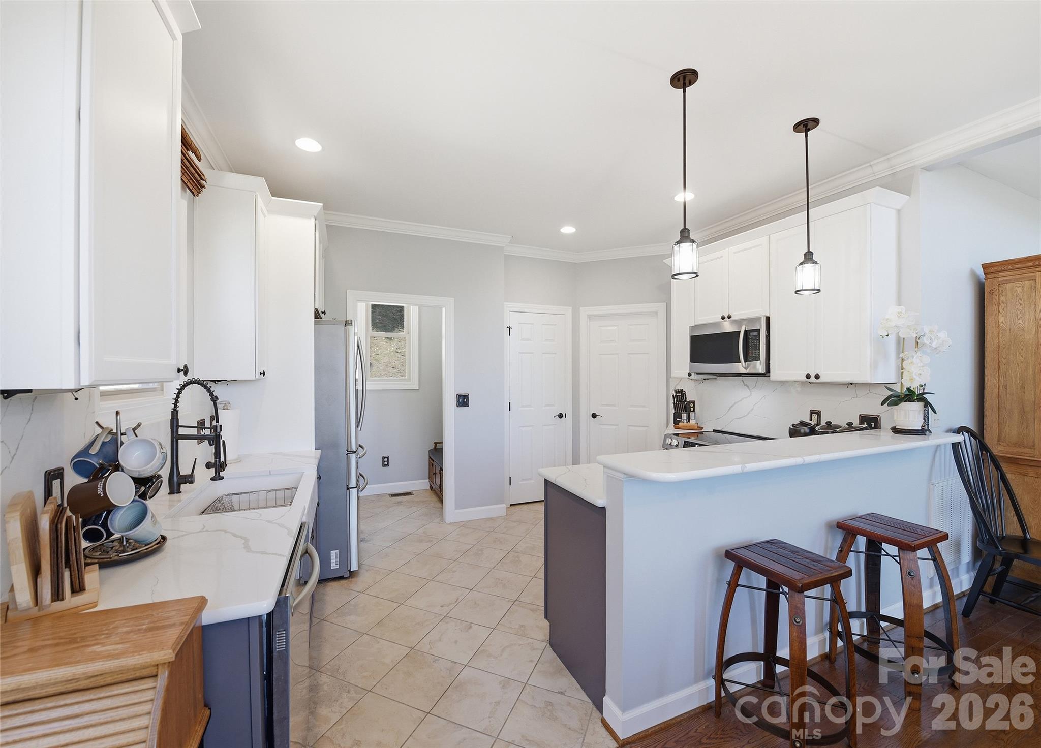 737 Traditions Way — Mars Hill