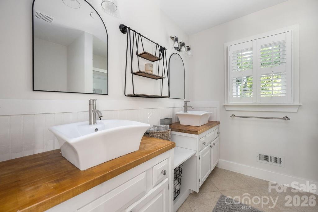 8038 Ritter Drive — Charlotte