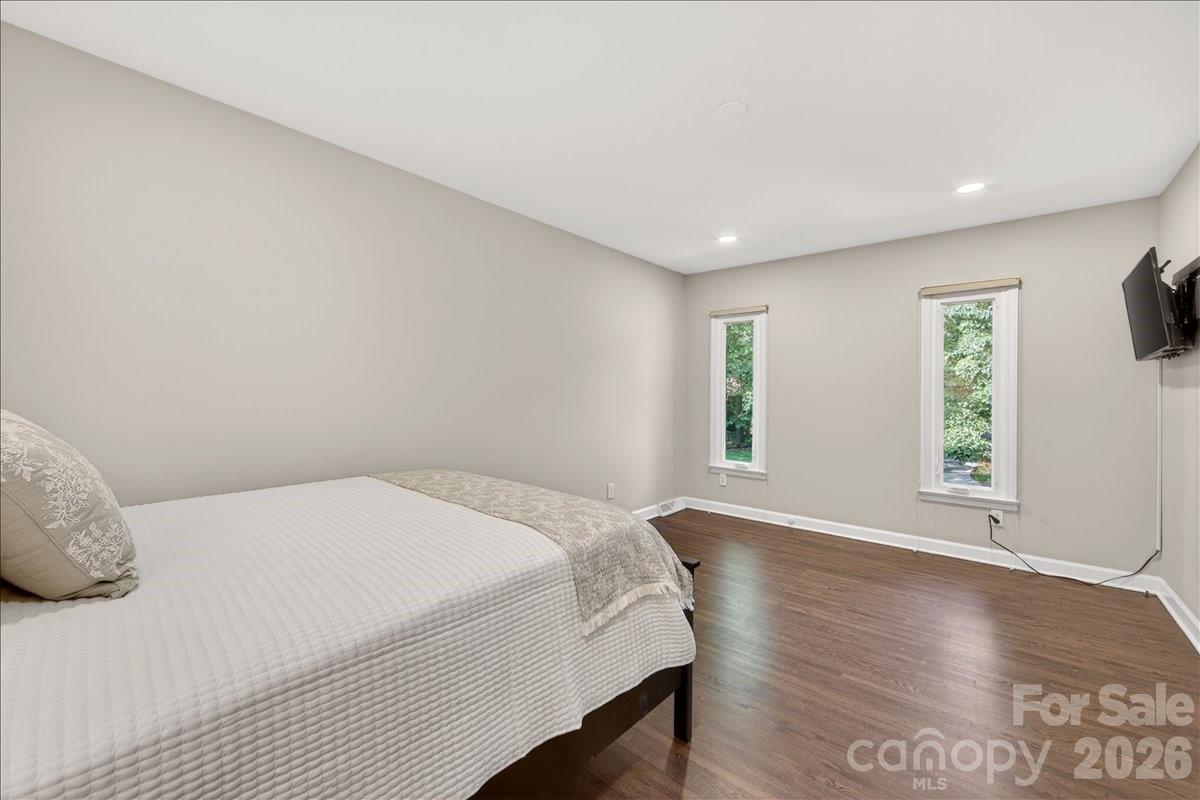 1128 Court Drive — Charlotte