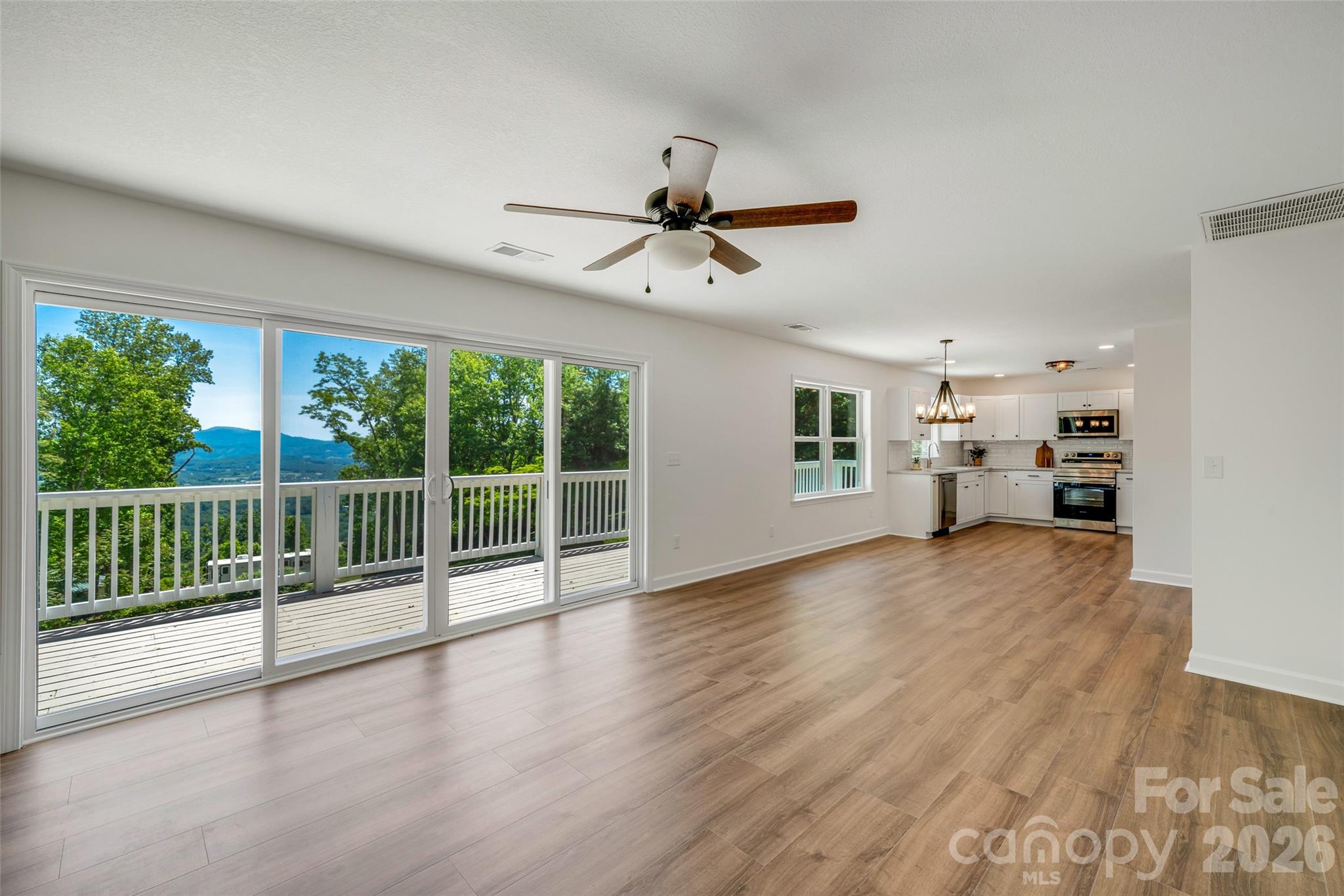 69 Milburn Lane — Hendersonville