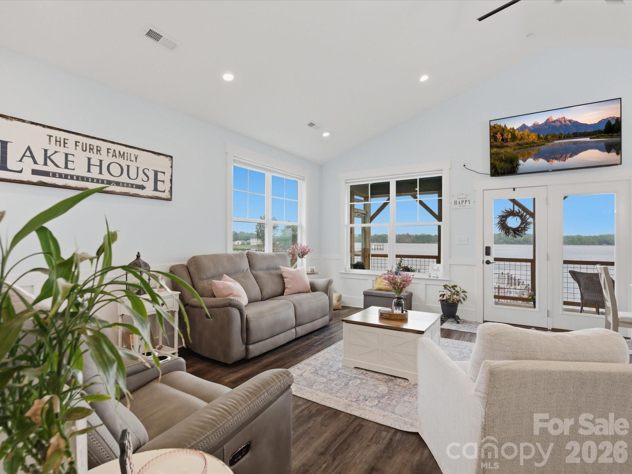 562 Lake Head Road — Norwood