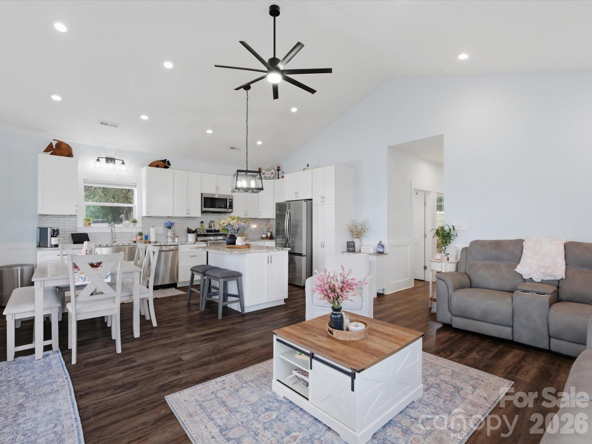 562 Lake Head Road — Norwood
