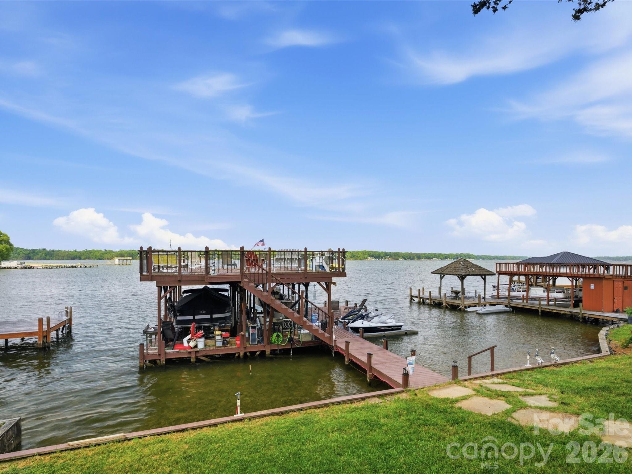 562 Lake Head Road — Norwood