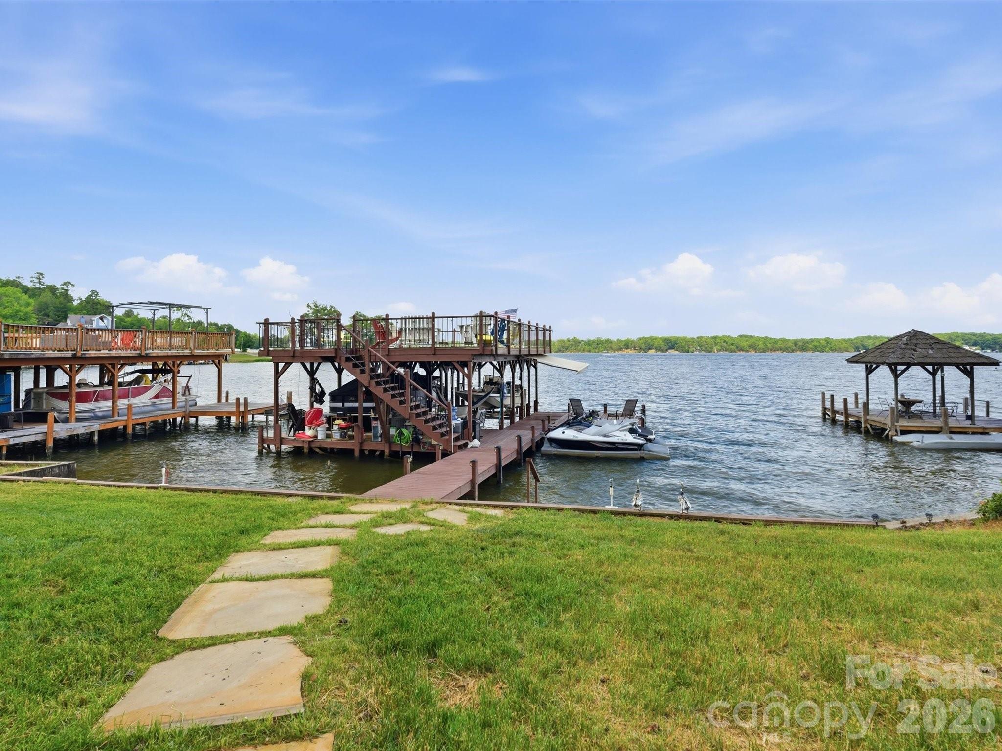 562 Lake Head Road — Norwood