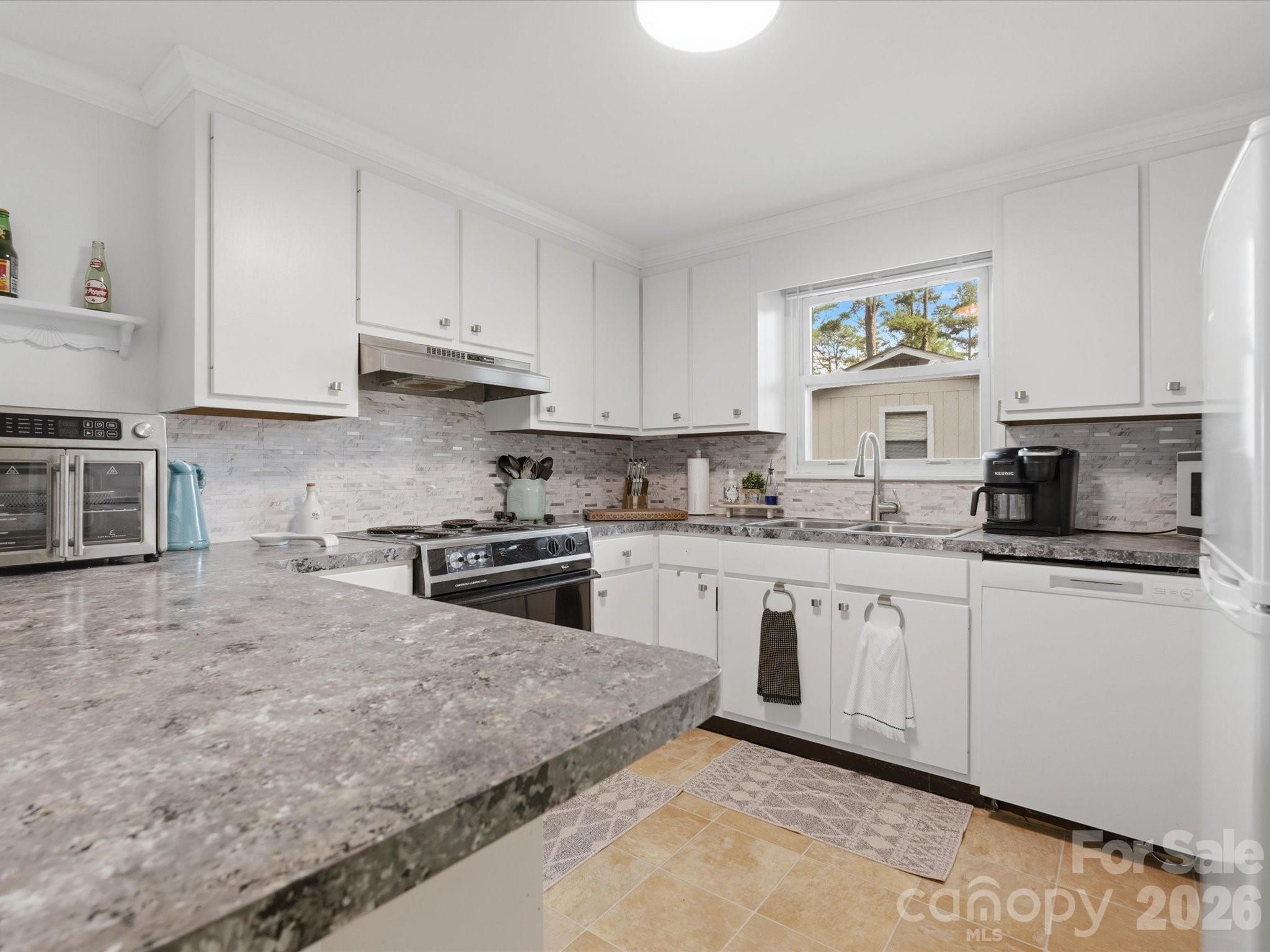 562 Lake Head Road — Norwood