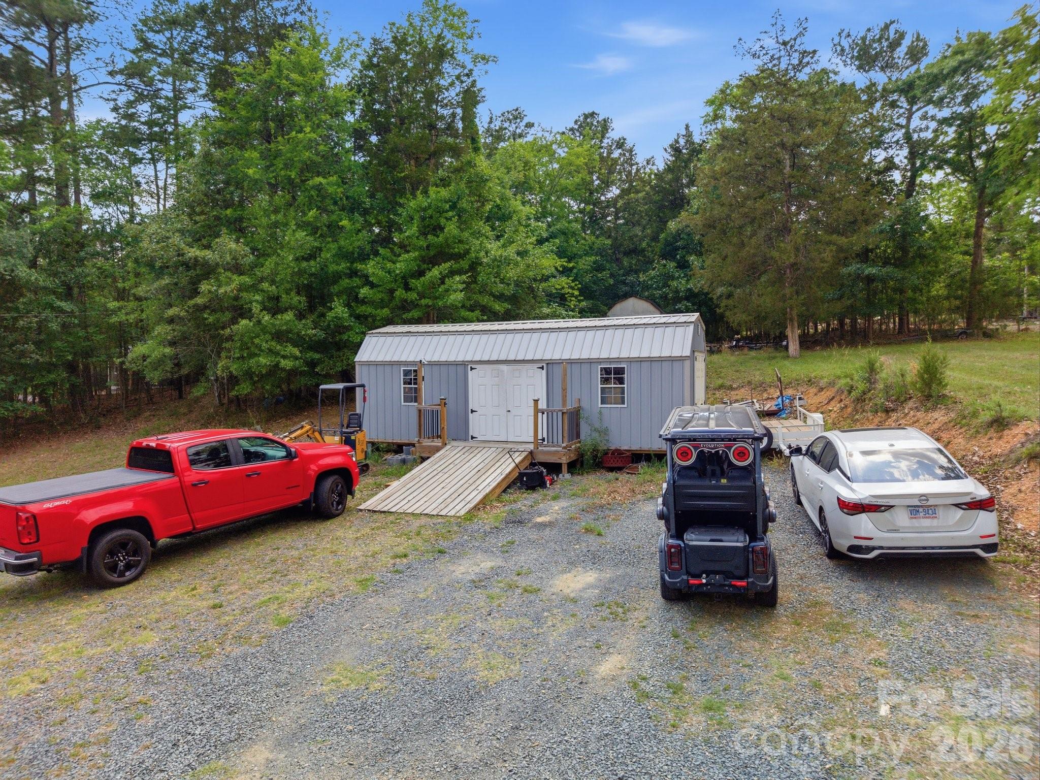 562 Lake Head Road — Norwood