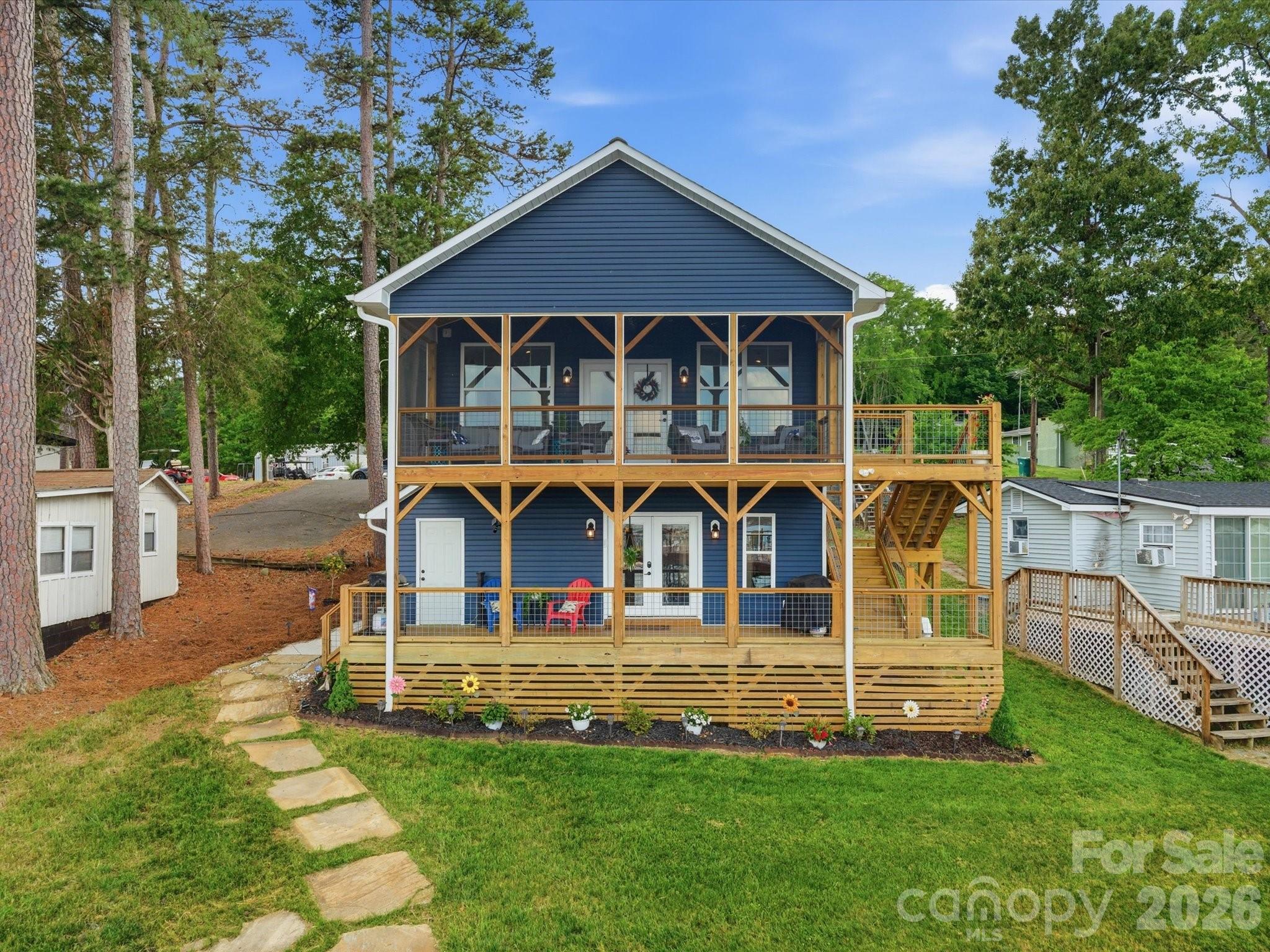 562 Lake Head Road — Norwood