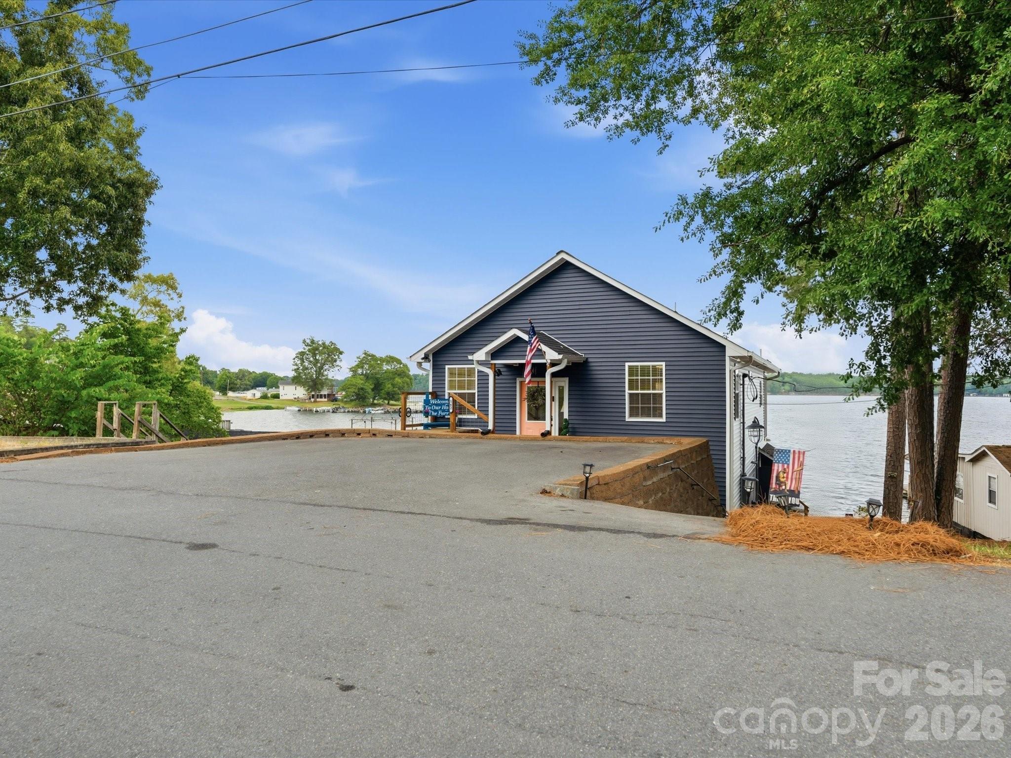 562 Lake Head Road — Norwood