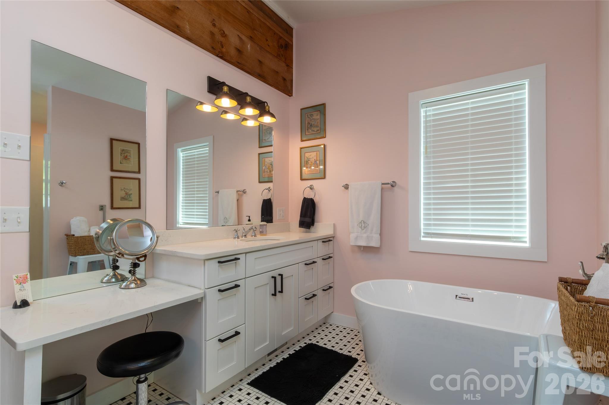 367 Nannys Lane — Sylva