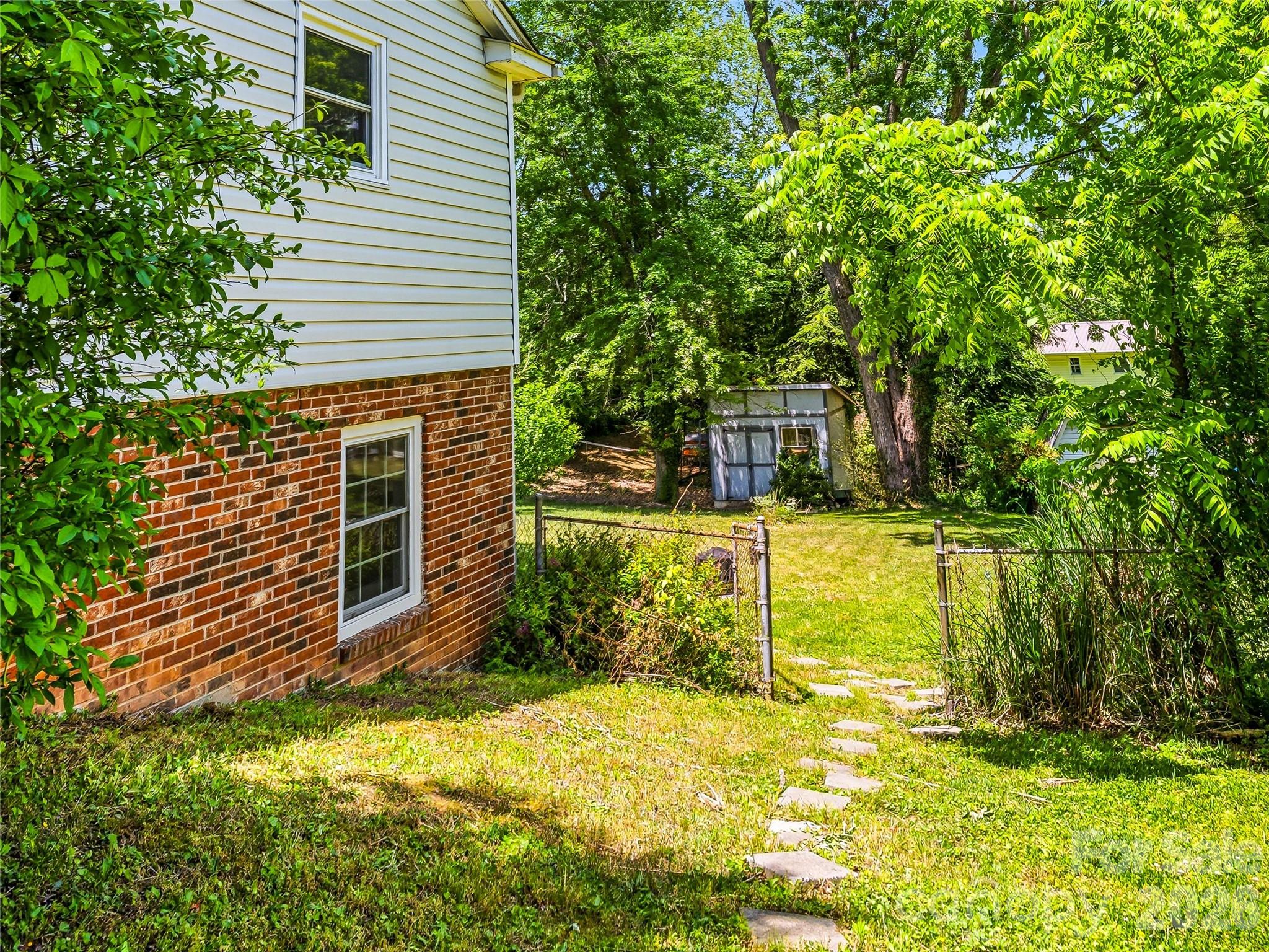 60 Skyview Terrace — Asheville