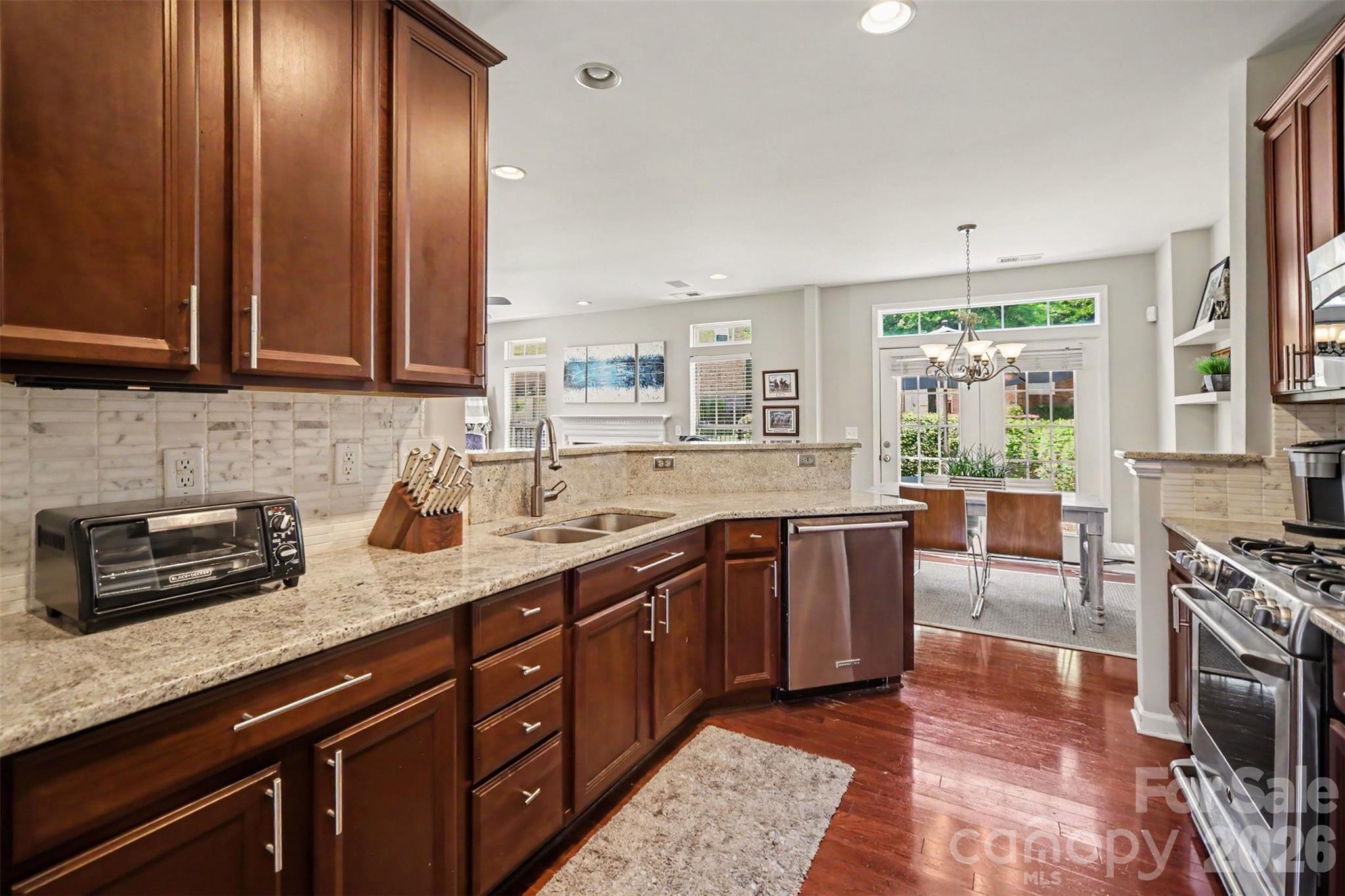 5938 Union Pacific Avenue — Charlotte