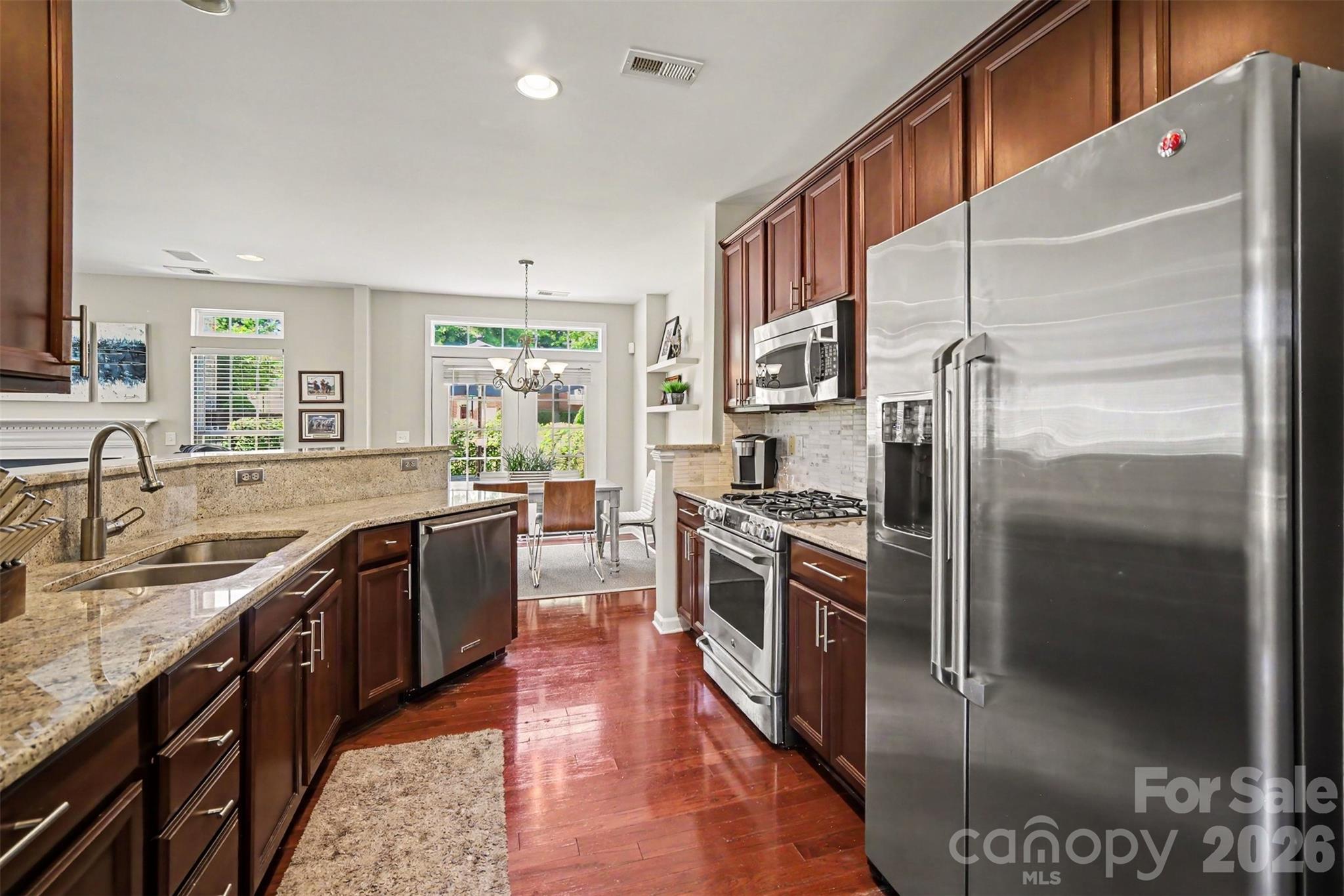 5938 Union Pacific Avenue — Charlotte