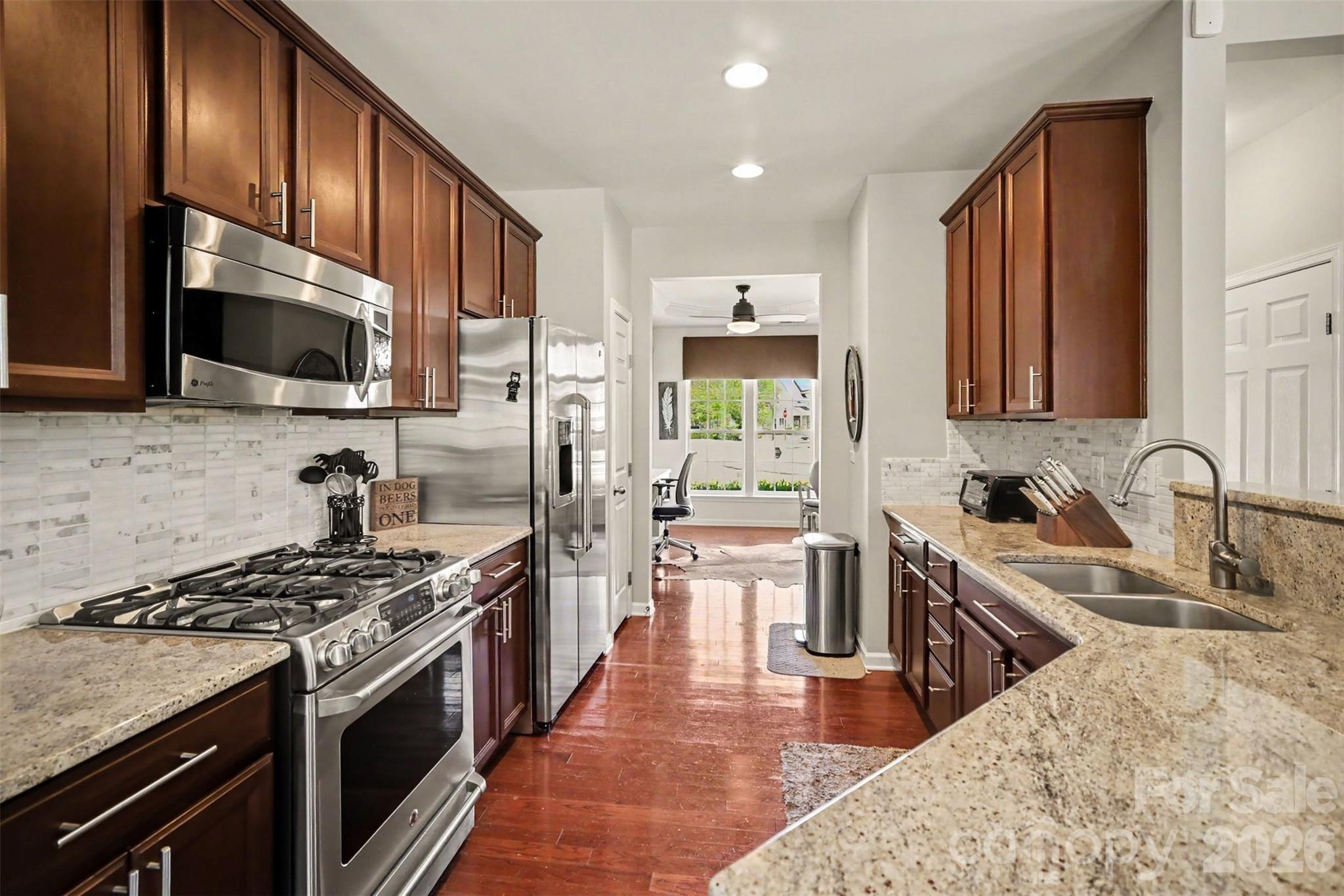 5938 Union Pacific Avenue — Charlotte