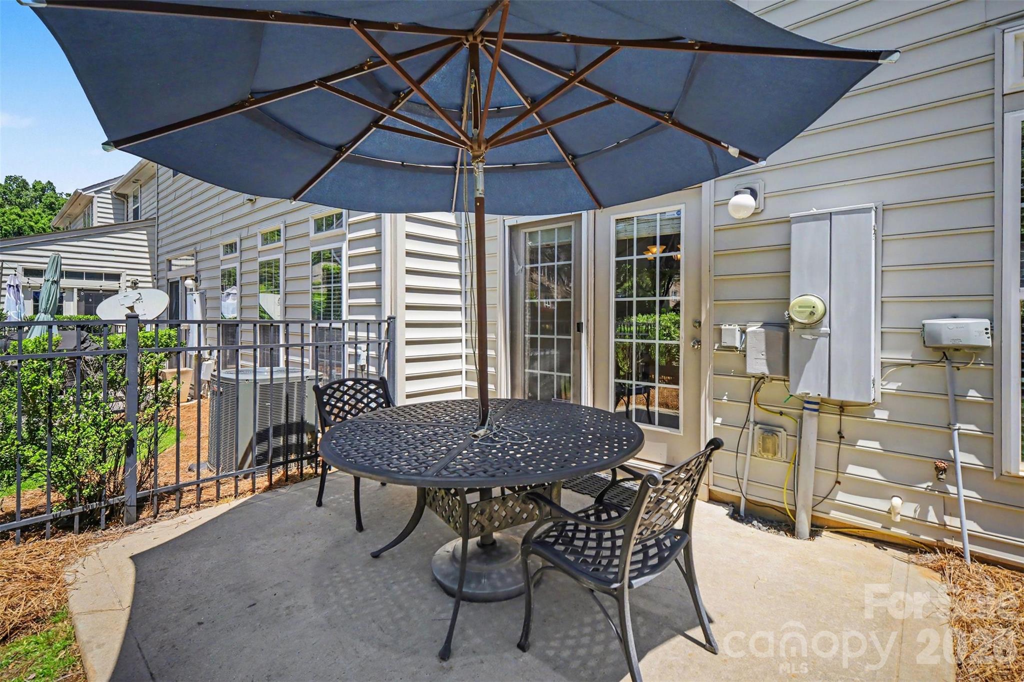5938 Union Pacific Avenue — Charlotte