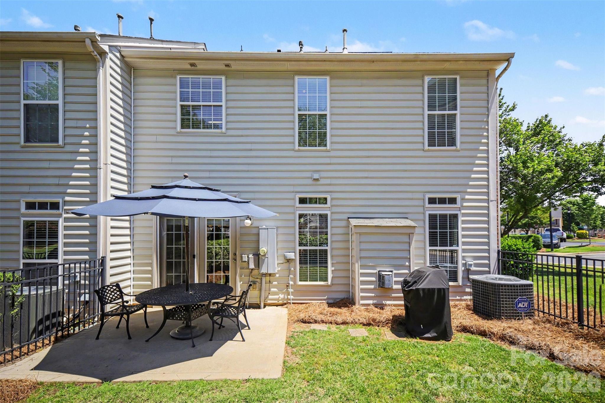 5938 Union Pacific Avenue — Charlotte