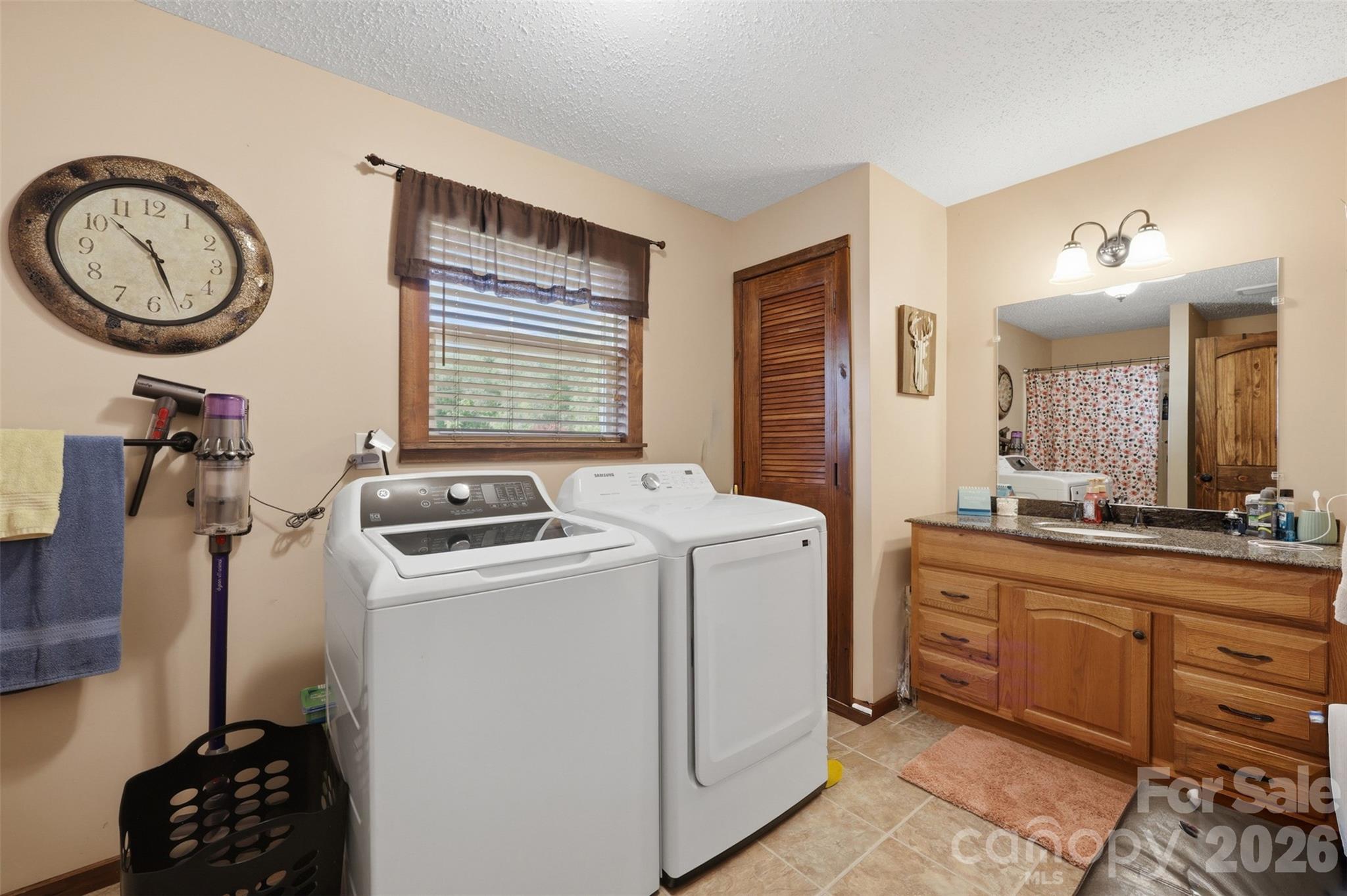 176 + 174 Oak Hollow Road — Union Grove