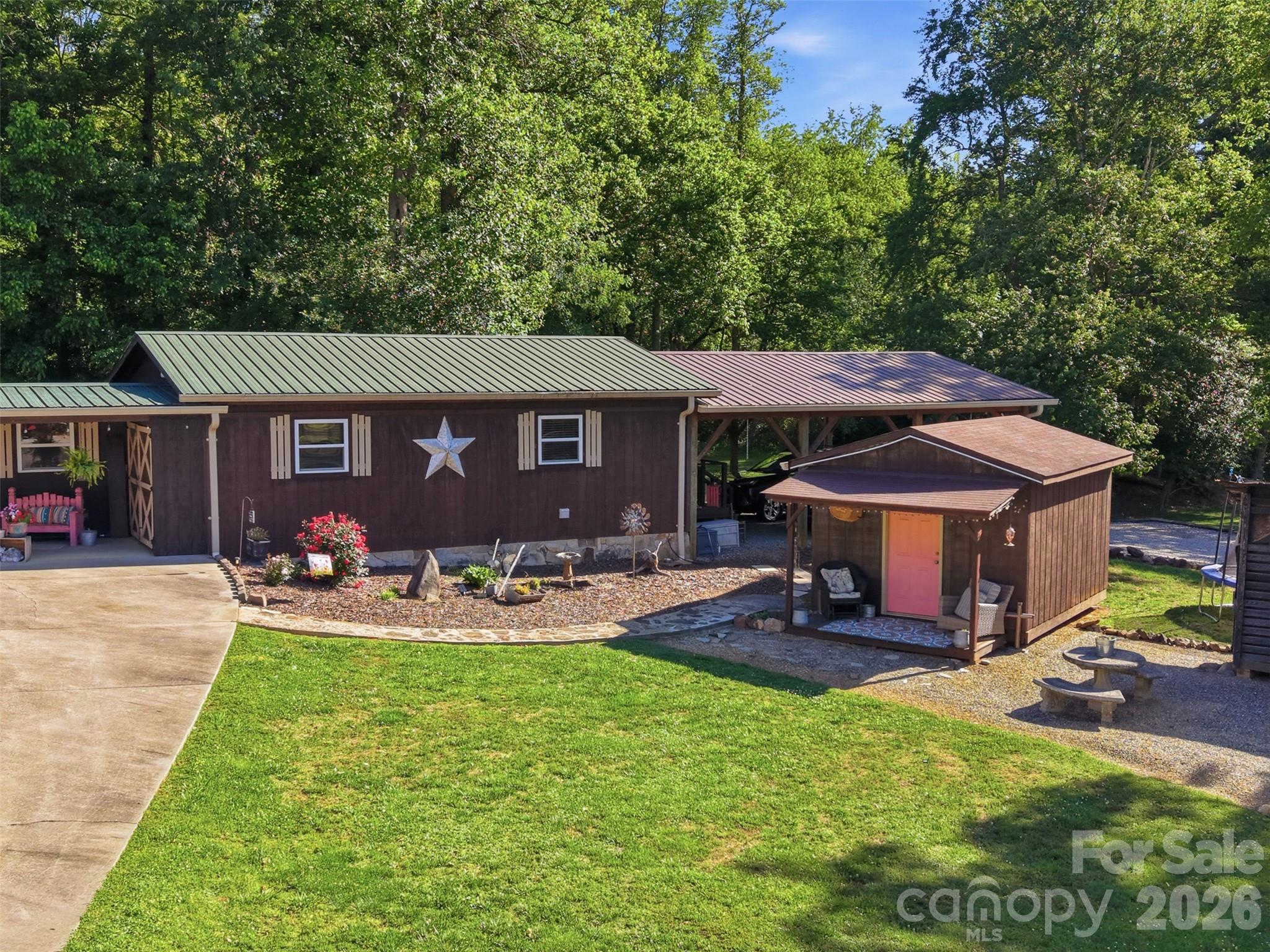176 + 174 Oak Hollow Road — Union Grove