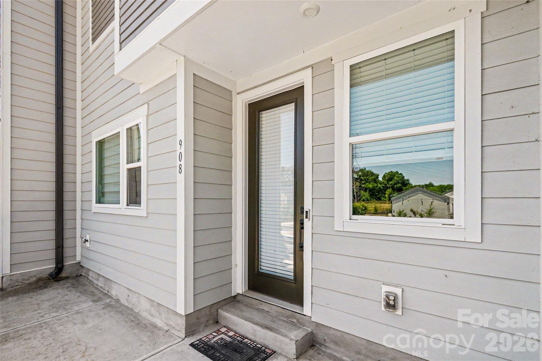 908 Kinsey Alley — Charlotte