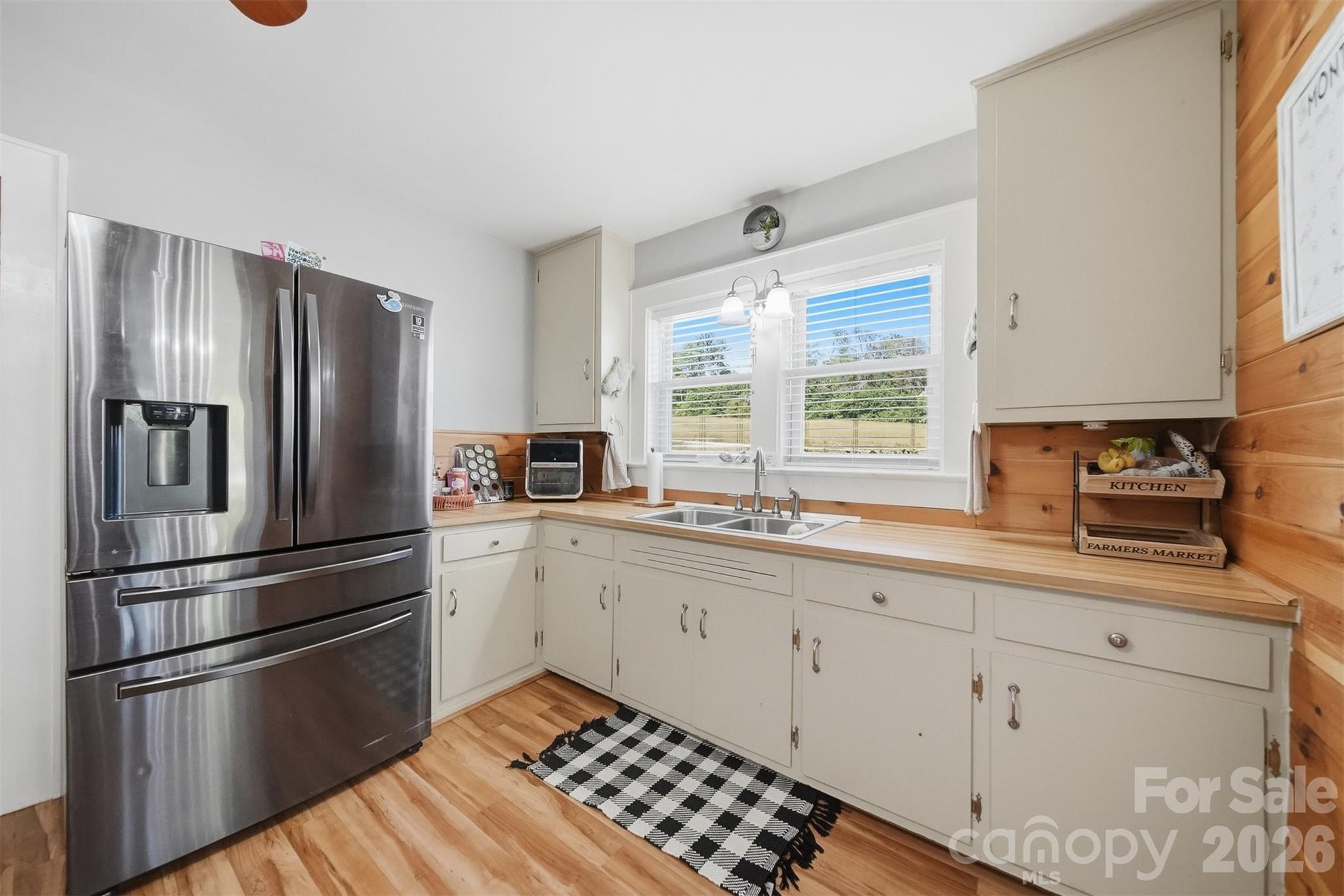 4039 Hartland Road — Lenoir