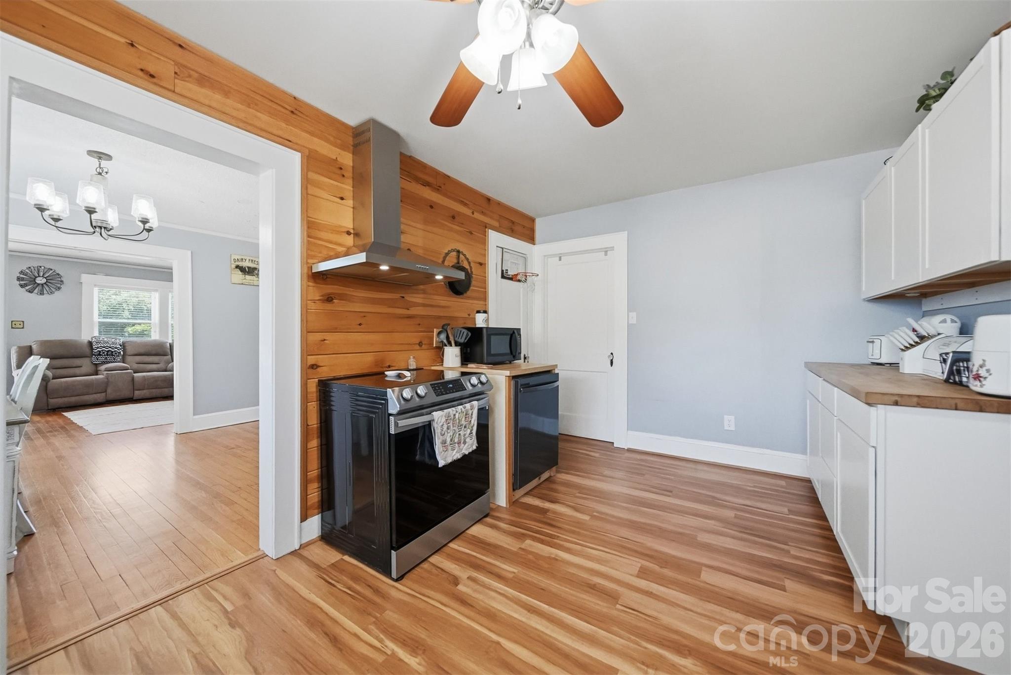 4039 Hartland Road — Lenoir