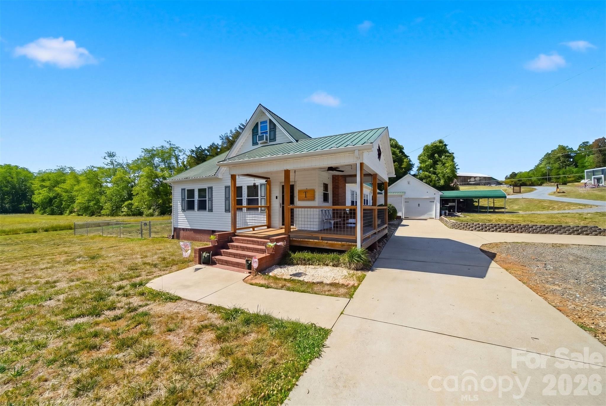 4039 Hartland Road — Lenoir