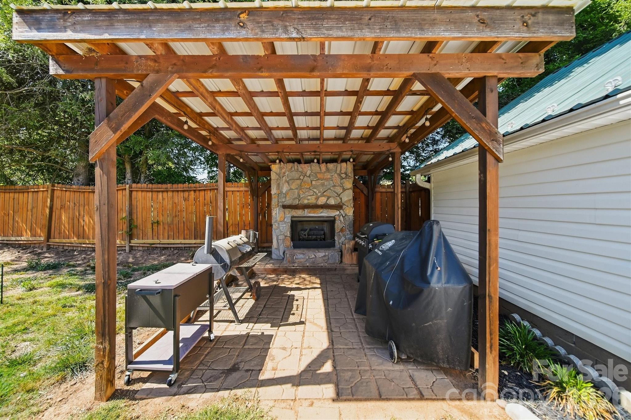 4039 Hartland Road — Lenoir