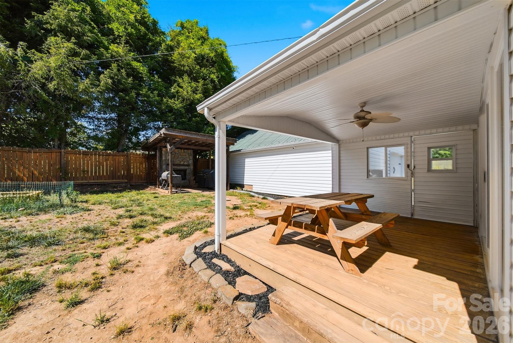4039 Hartland Road — Lenoir