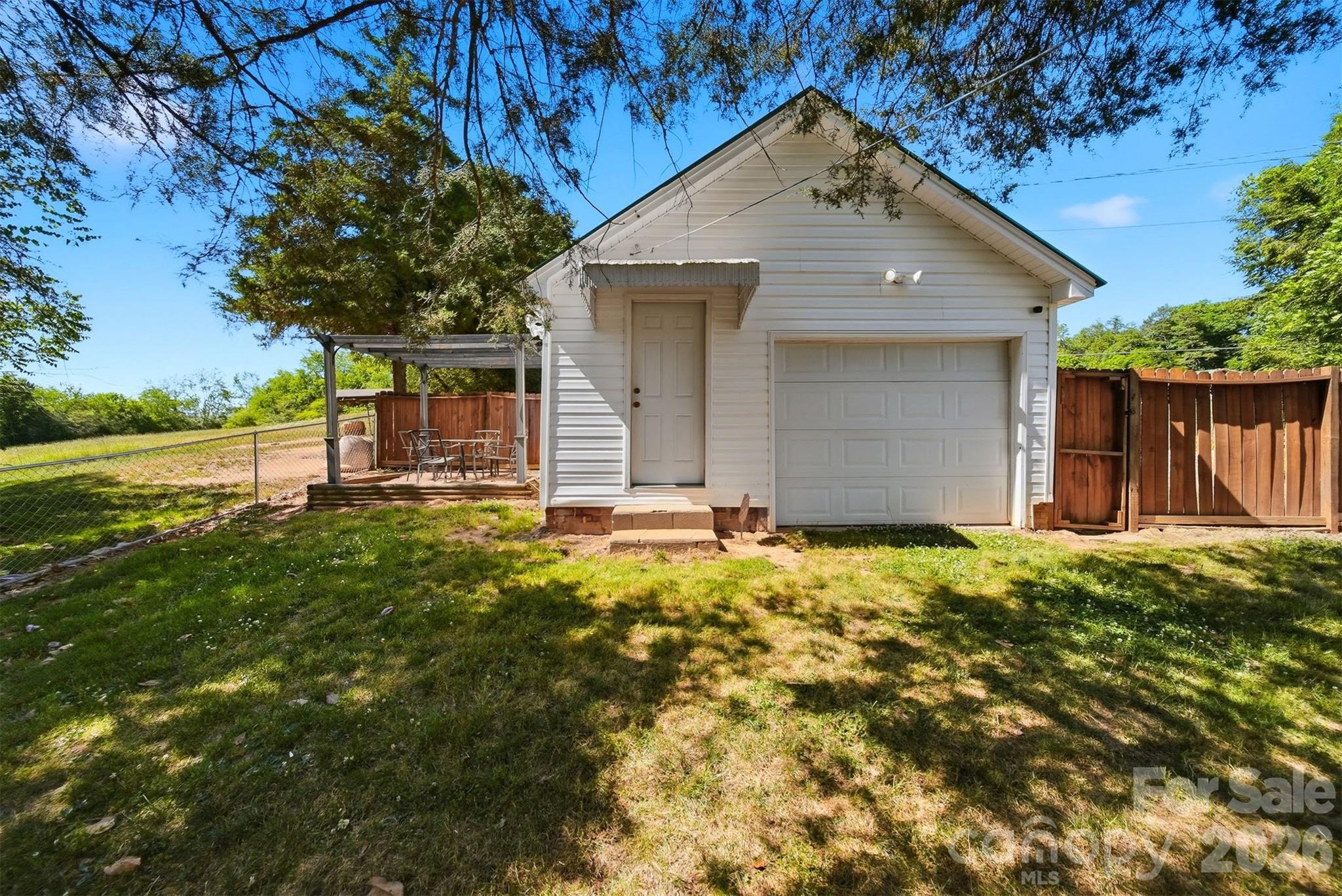 4039 Hartland Road — Lenoir
