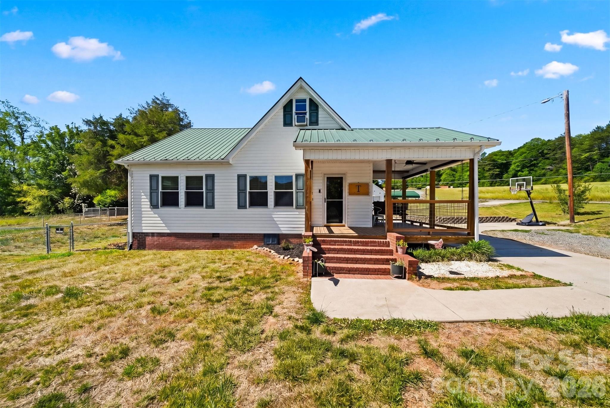 4039 Hartland Road — Lenoir