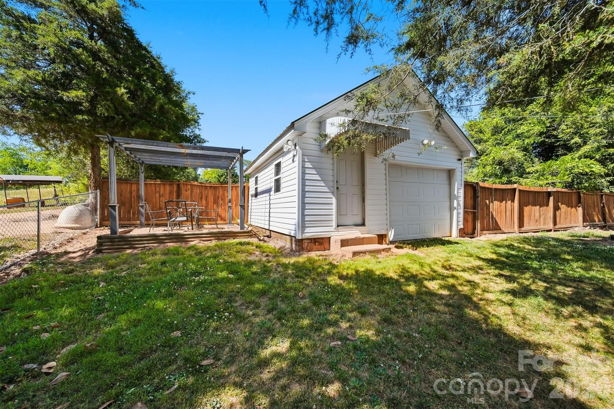 4039 Hartland Road — Lenoir
