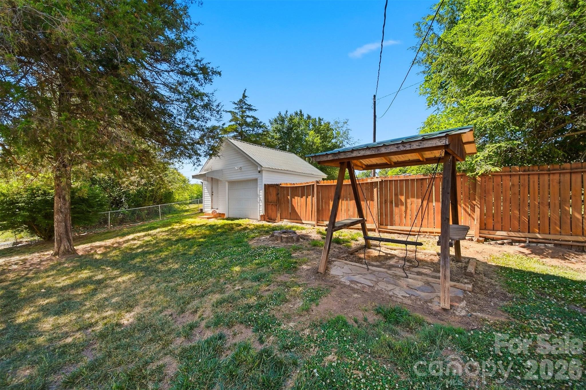 4039 Hartland Road — Lenoir