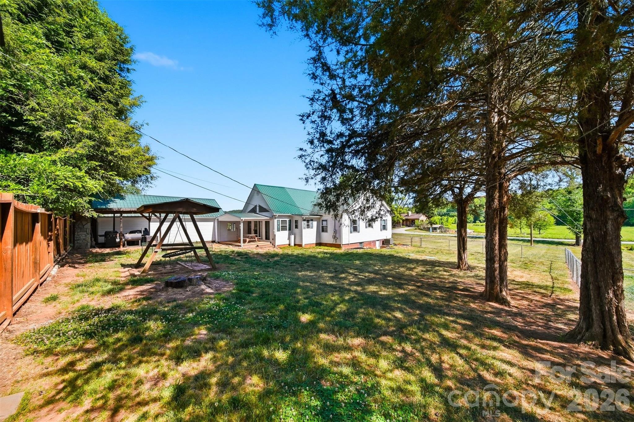4039 Hartland Road — Lenoir