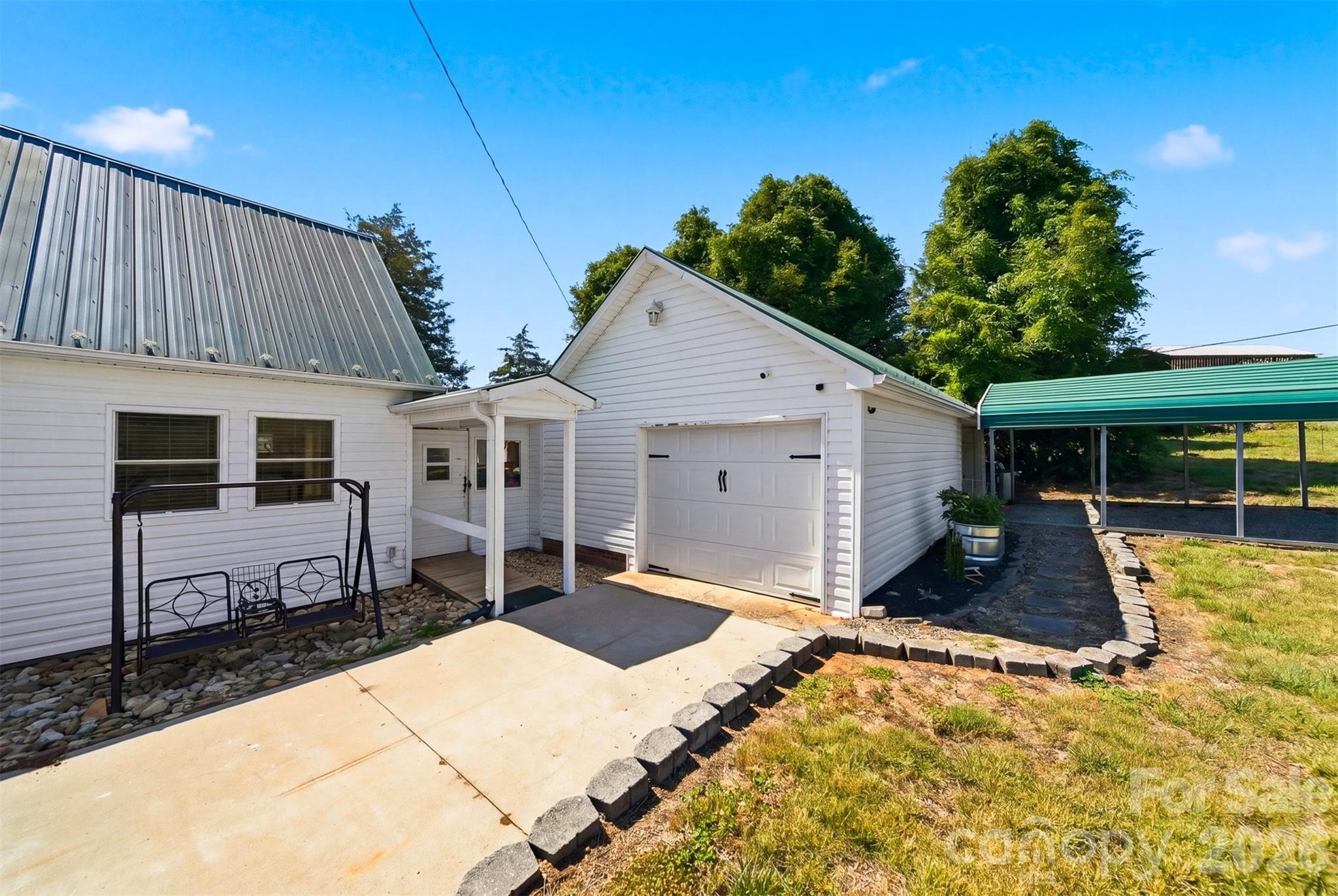 4039 Hartland Road — Lenoir