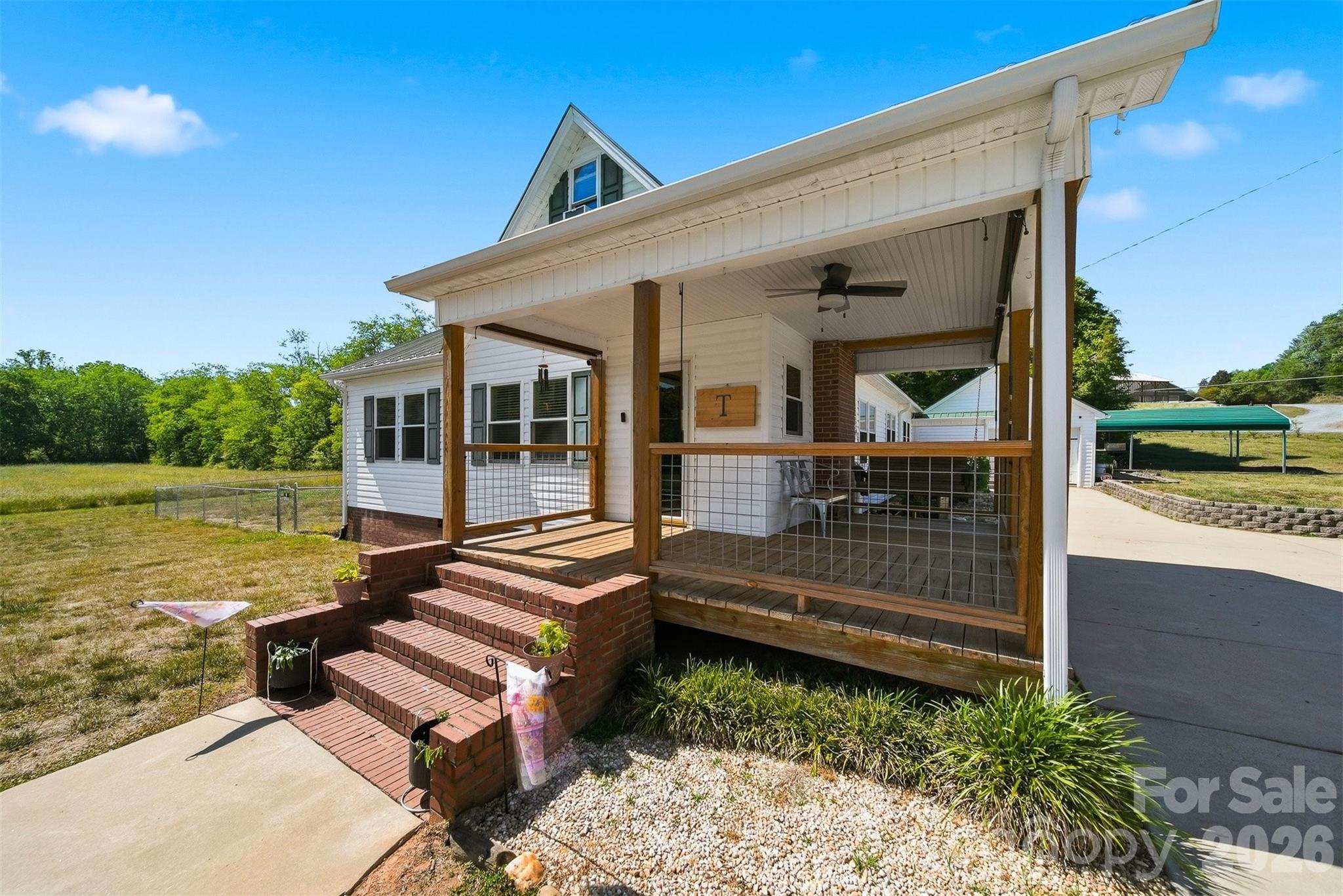 4039 Hartland Road — Lenoir