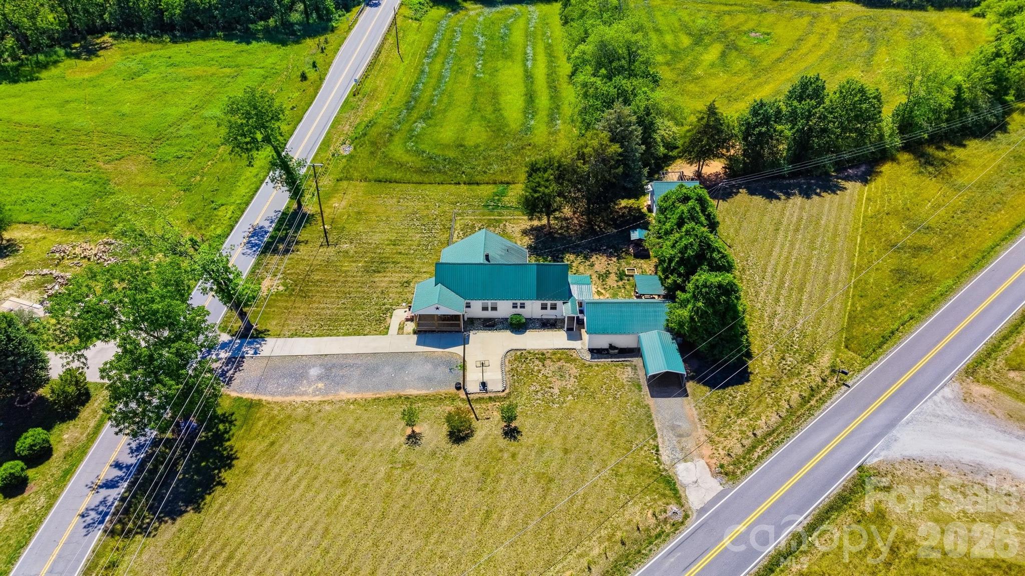 4039 Hartland Road — Lenoir