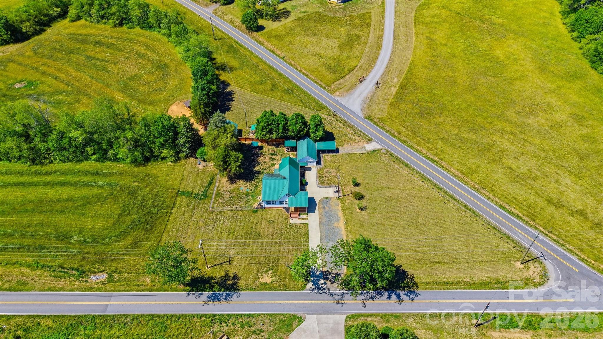 4039 Hartland Road — Lenoir