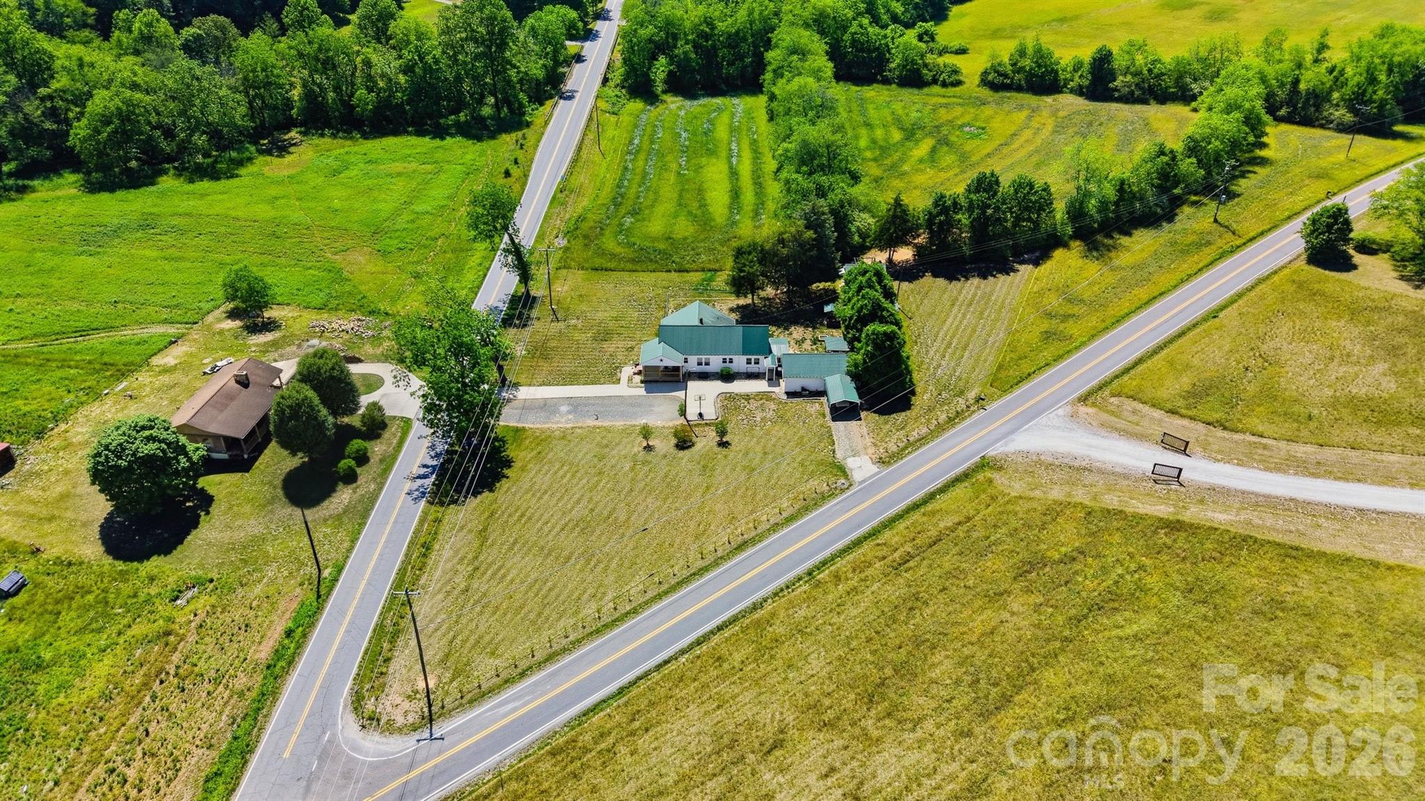 4039 Hartland Road — Lenoir