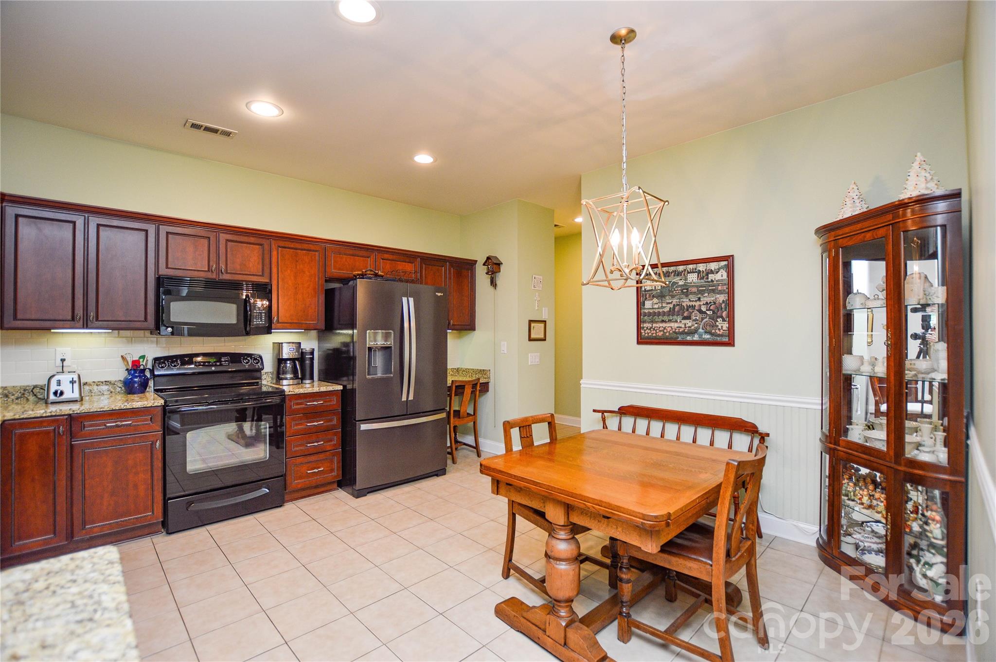 2249 N Castle Court — Matthews