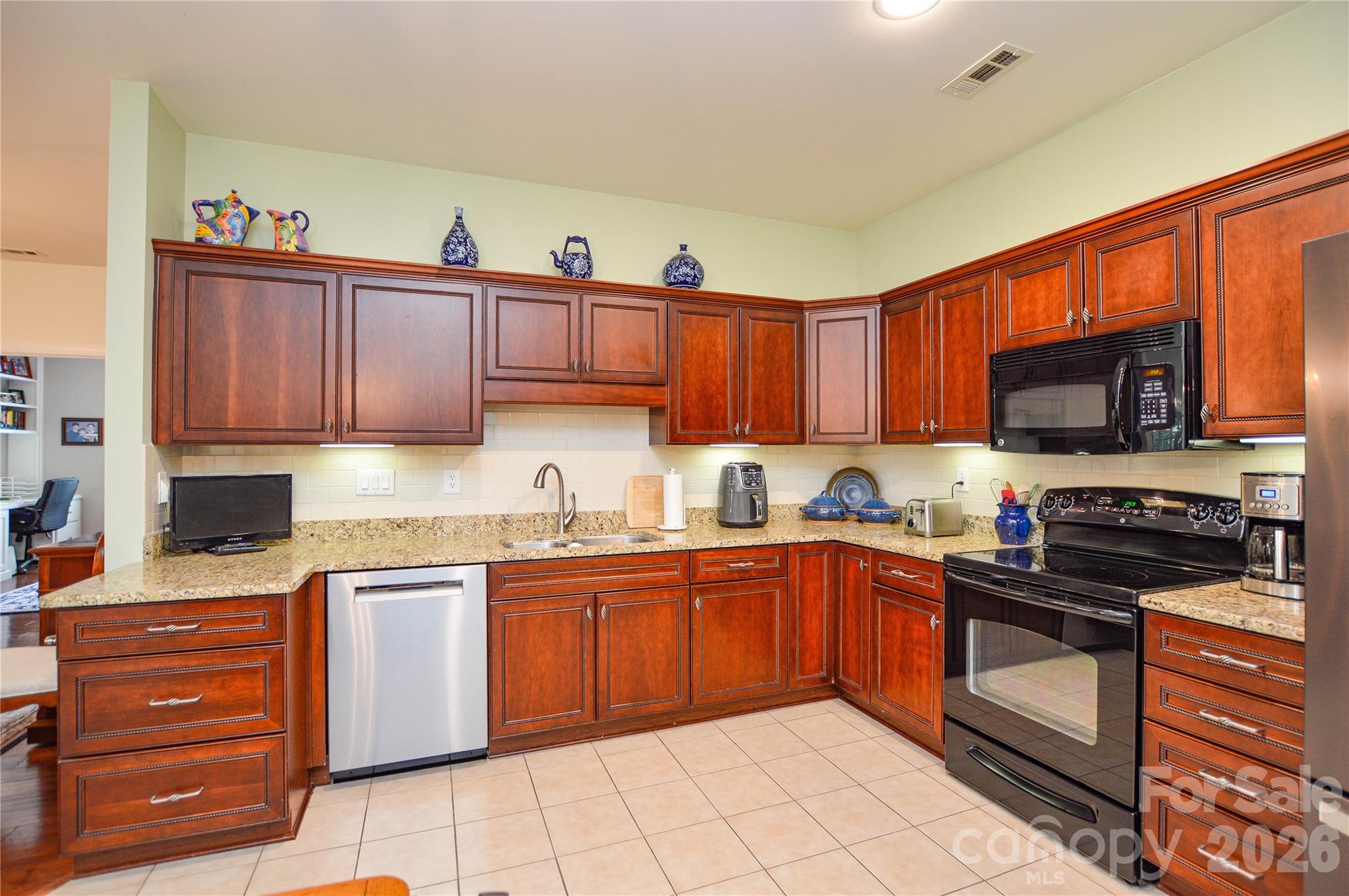 2249 N Castle Court — Matthews