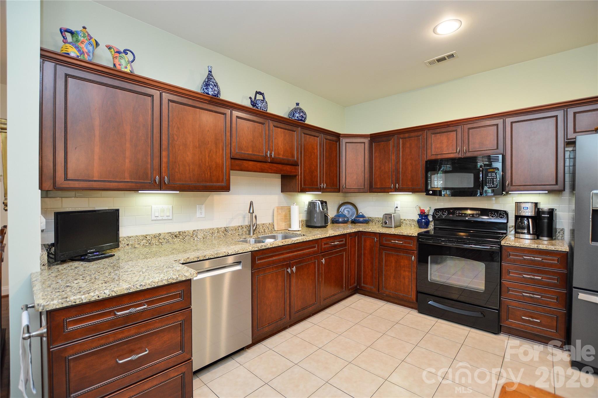 2249 N Castle Court — Matthews