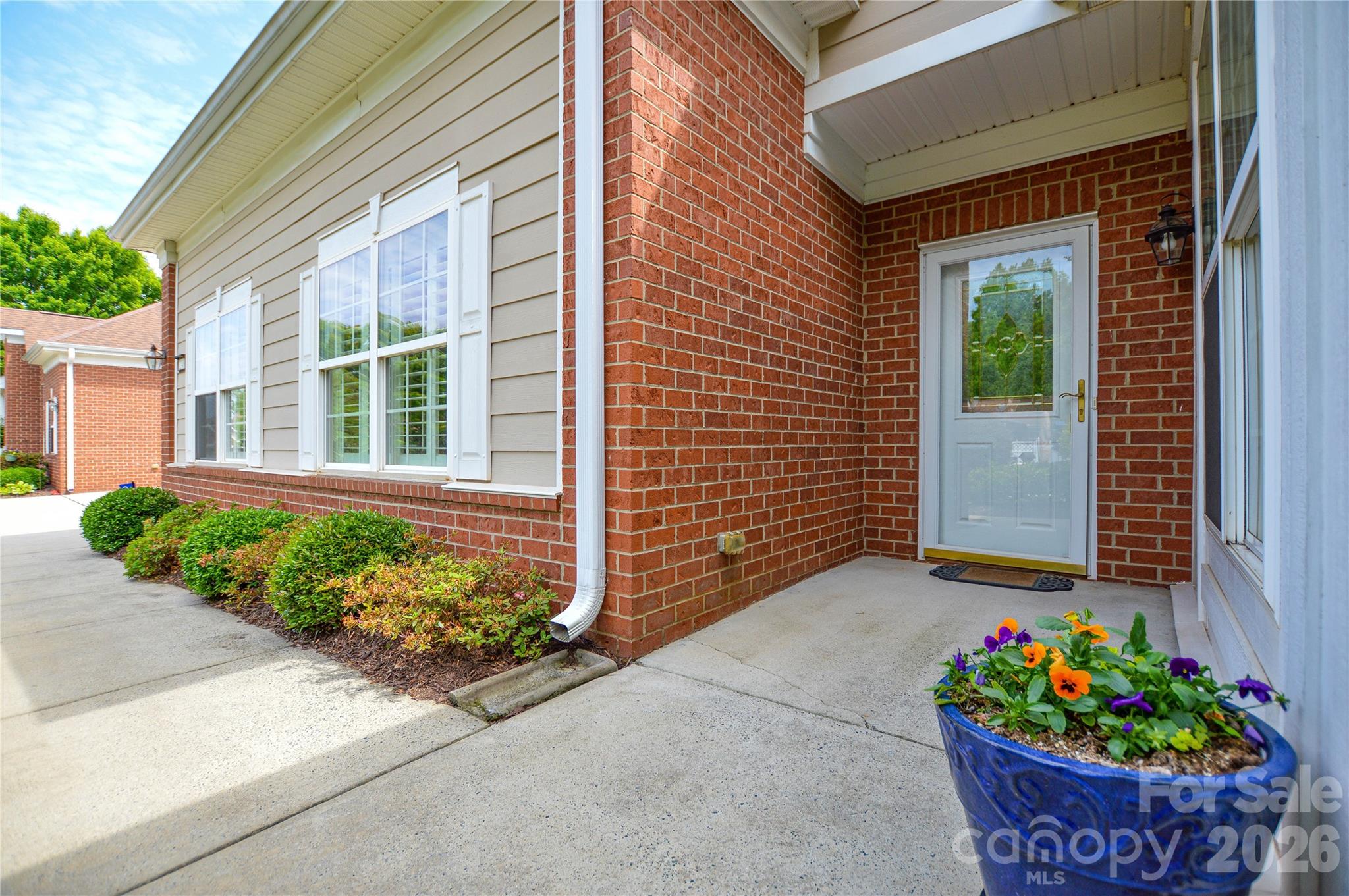 2249 N Castle Court — Matthews
