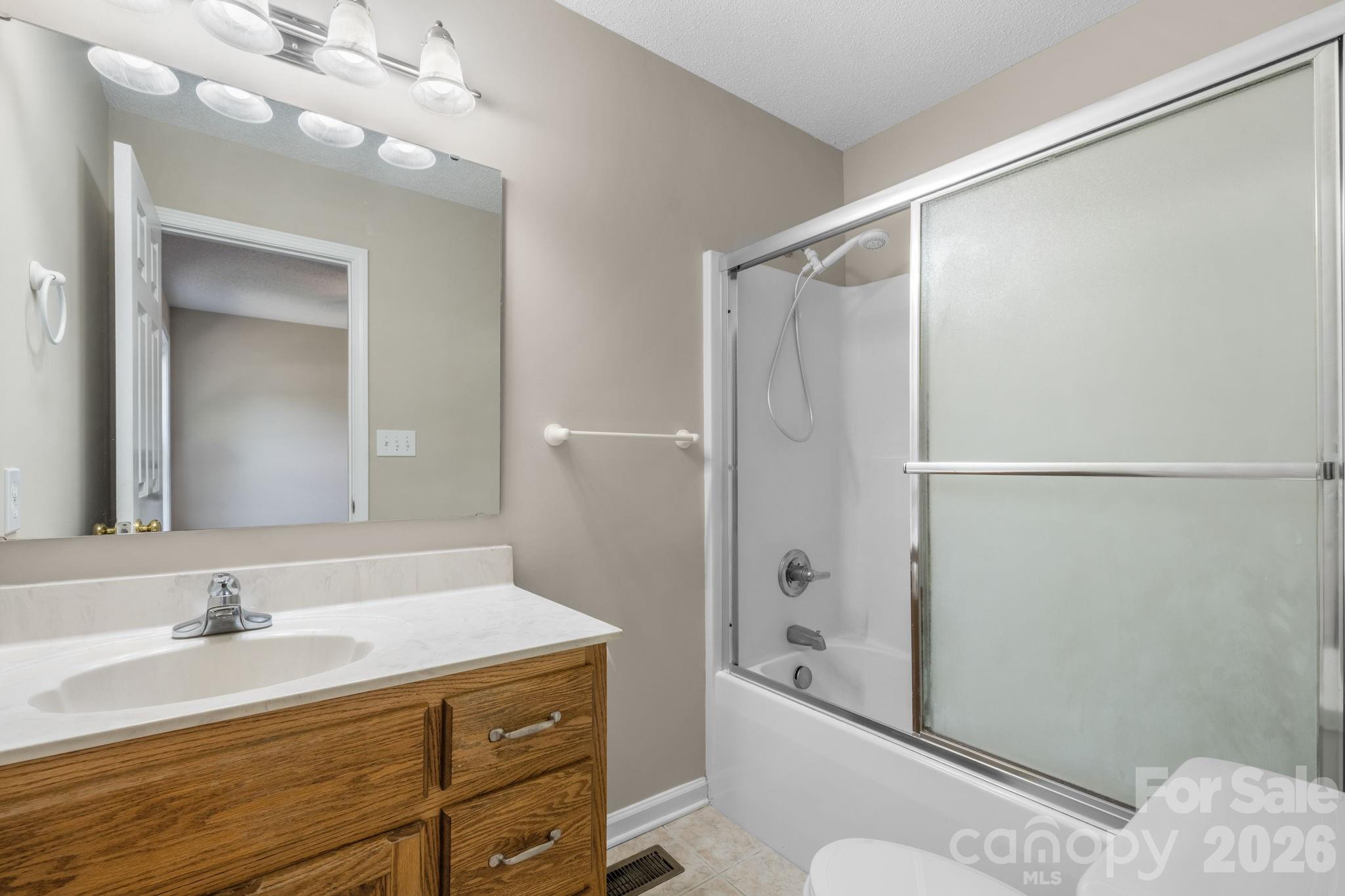 4967 Addison Lane — Hickory