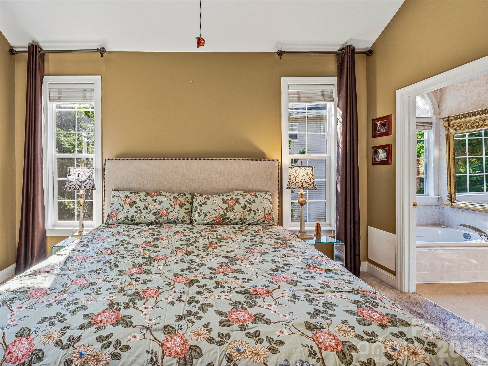 117 Hibiscus Lane — Asheville