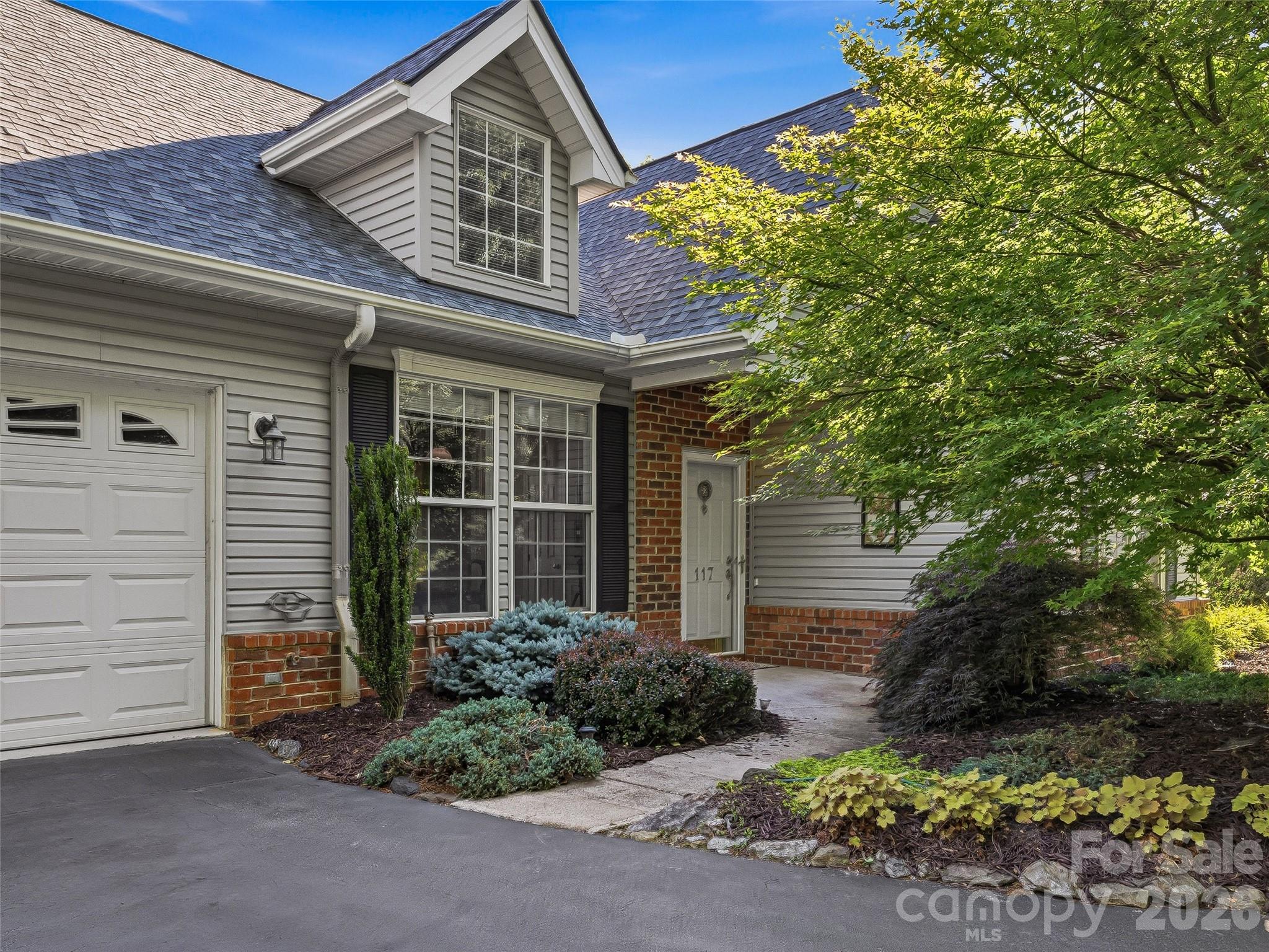 117 Hibiscus Lane — Asheville