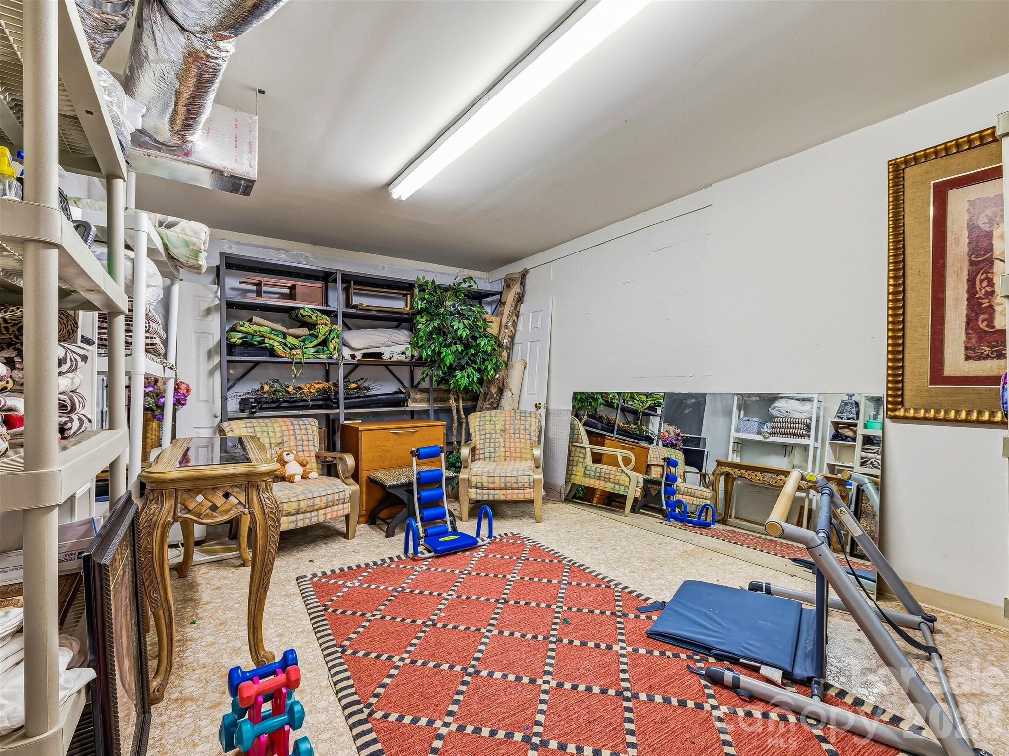 117 Hibiscus Lane — Asheville