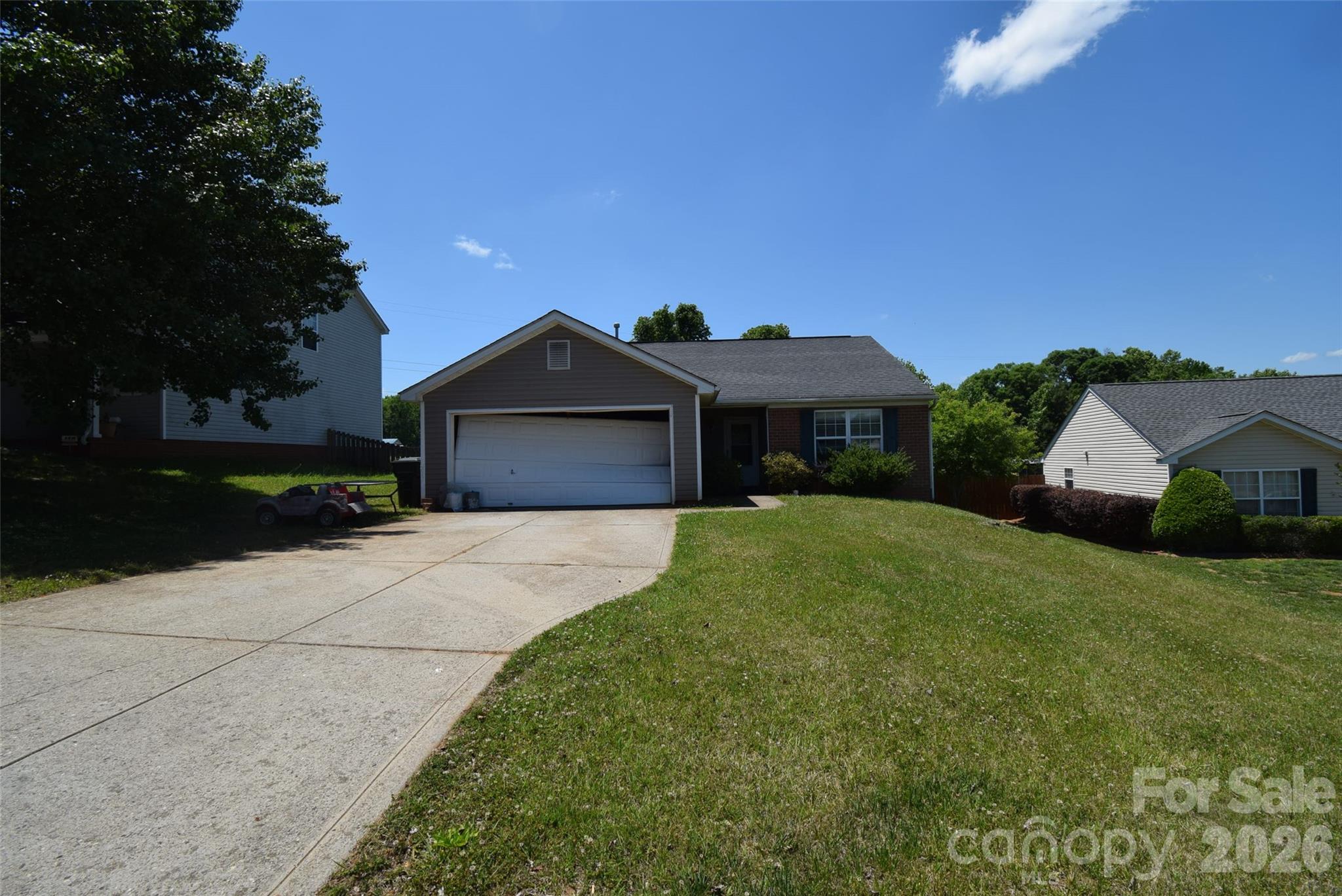 633 Overlook Road — Lowell