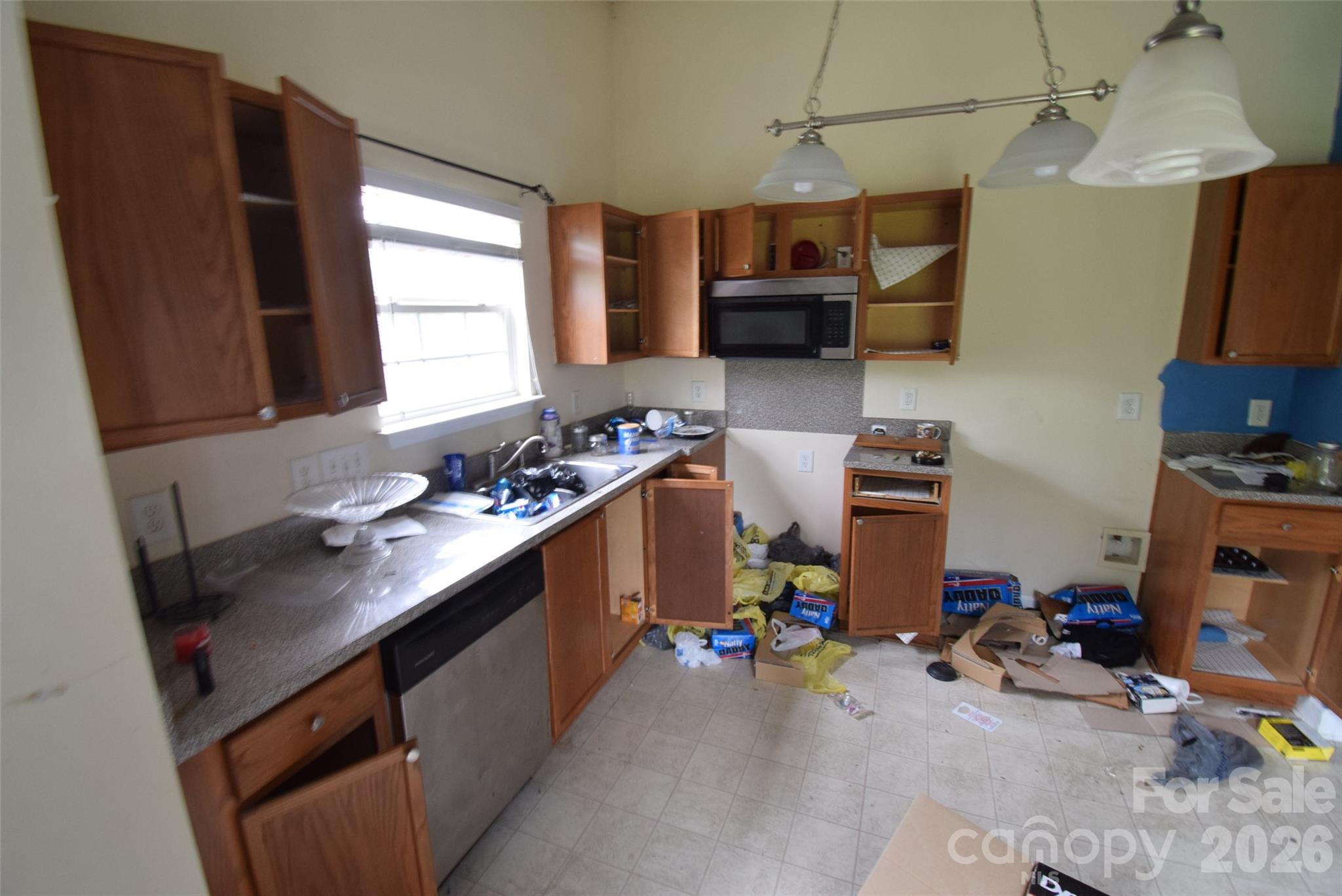 633 Overlook Road — Lowell