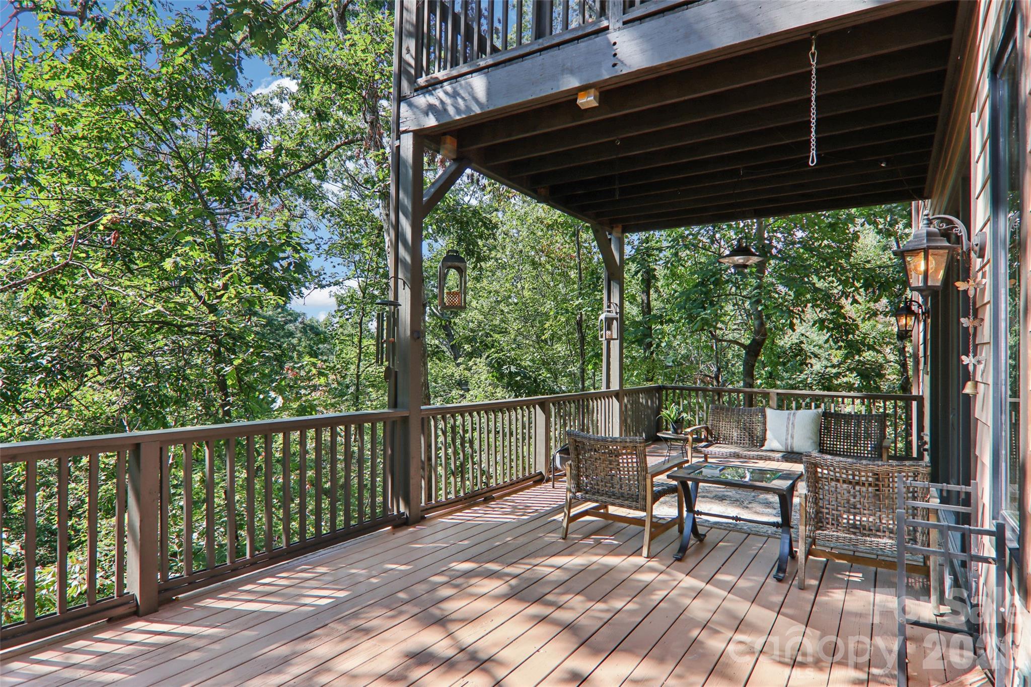 184 Deep Woods Lane — Saluda