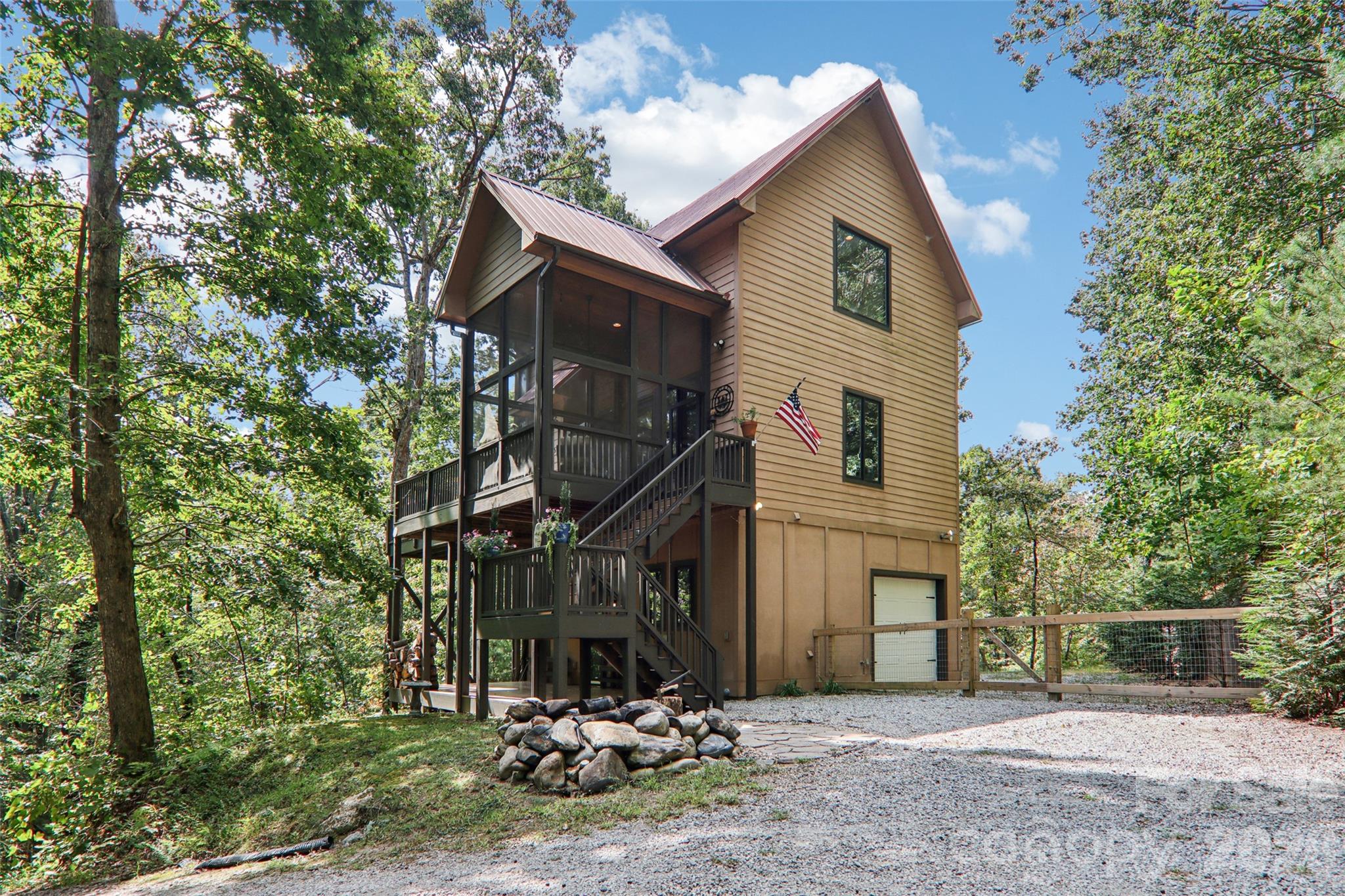 184 Deep Woods Lane — Saluda